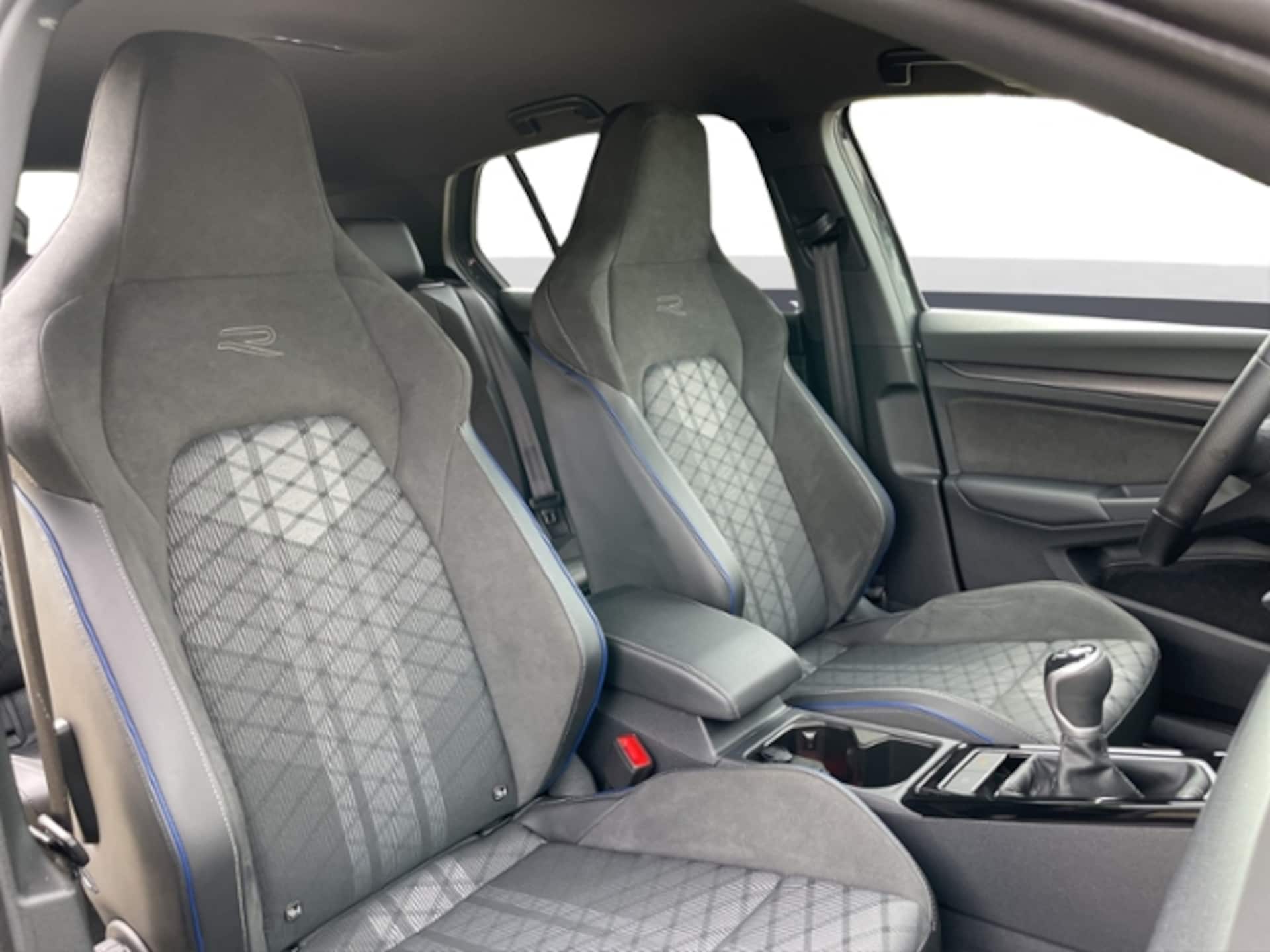 Volkswagen Golf R-Line