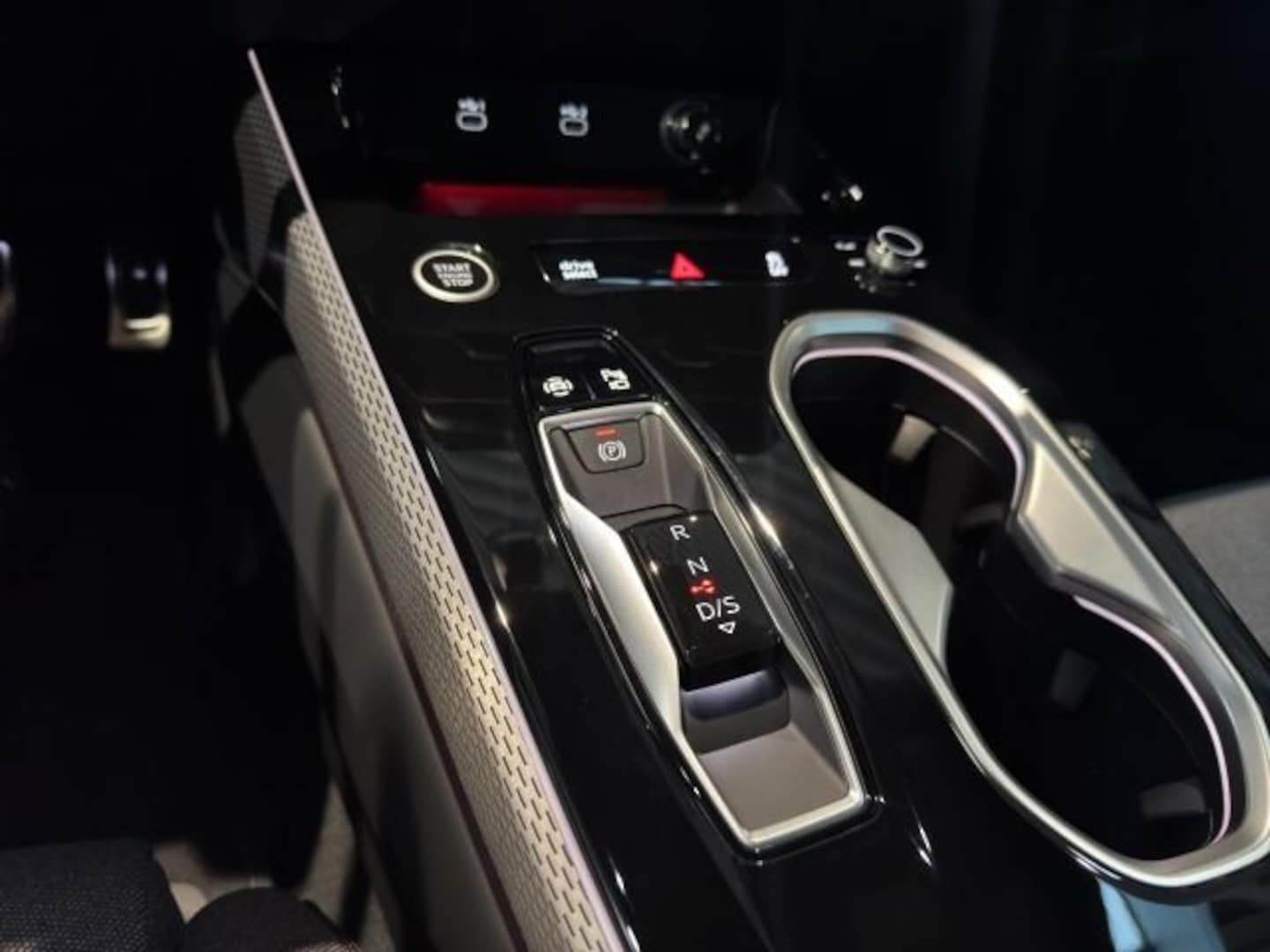 Bild über Audi A6 Avant TDI 150 kW S tronic - für weitere Informationen kontaktieren Sie den Audi Partner