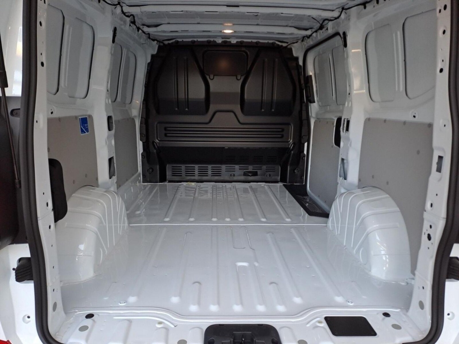 Volkswagen Transporter Kasten kurzer Radstand – Bild 14