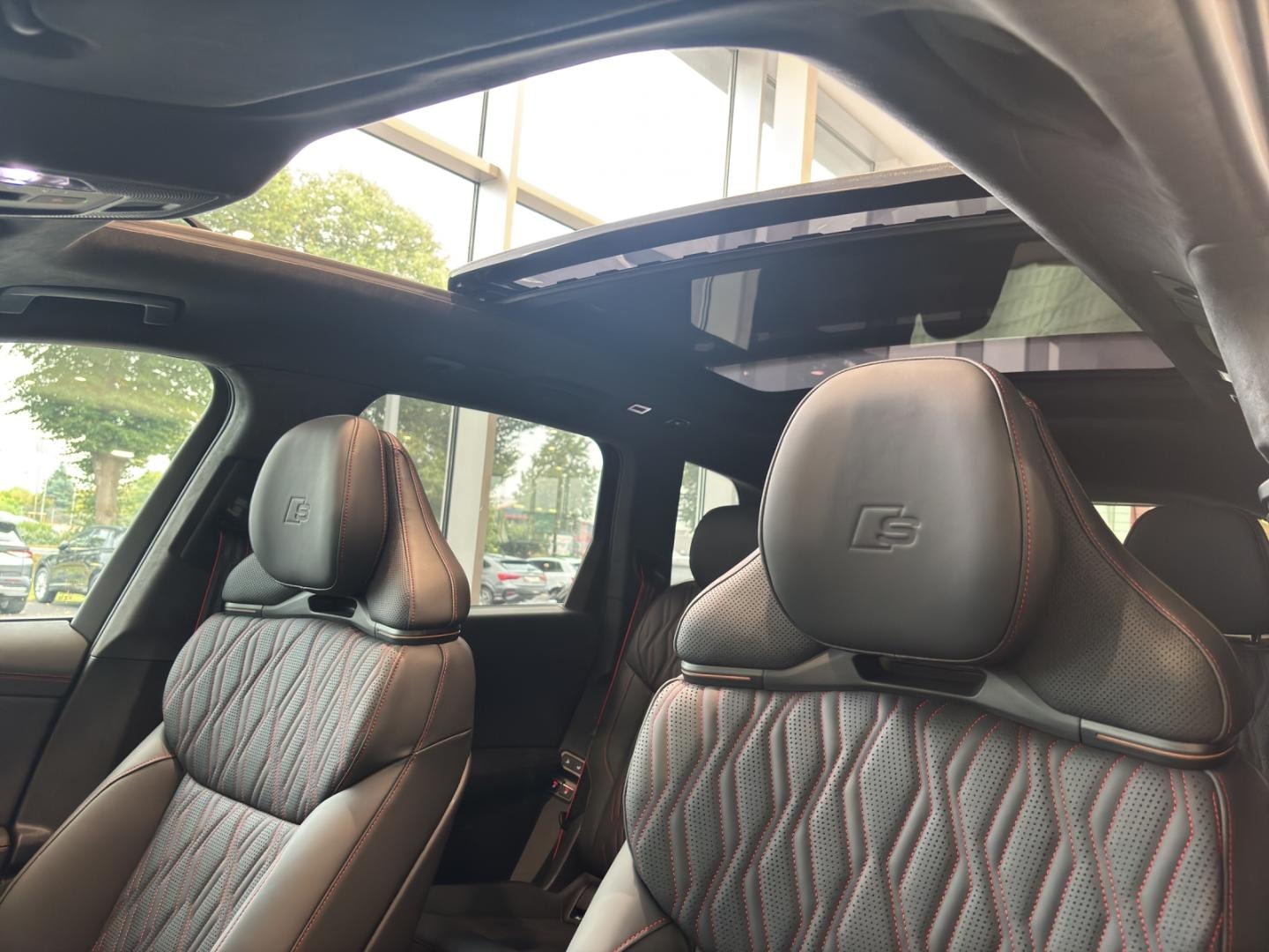 Bild über Audi Q7 SUV TDI quattro 220 kW tiptronic - für weitere Informationen kontaktieren Sie den Audi Partner