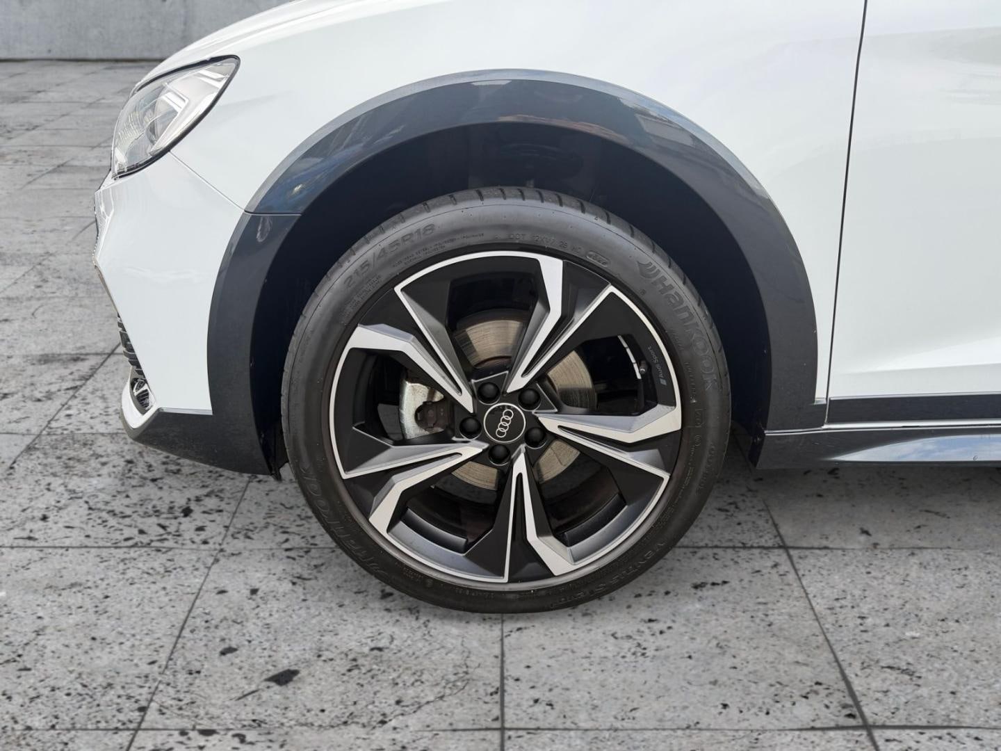 Bild über Audi A1 allstreet 35 TFSI S tronic - für weitere Informationen kontaktieren Sie den Audi Partner