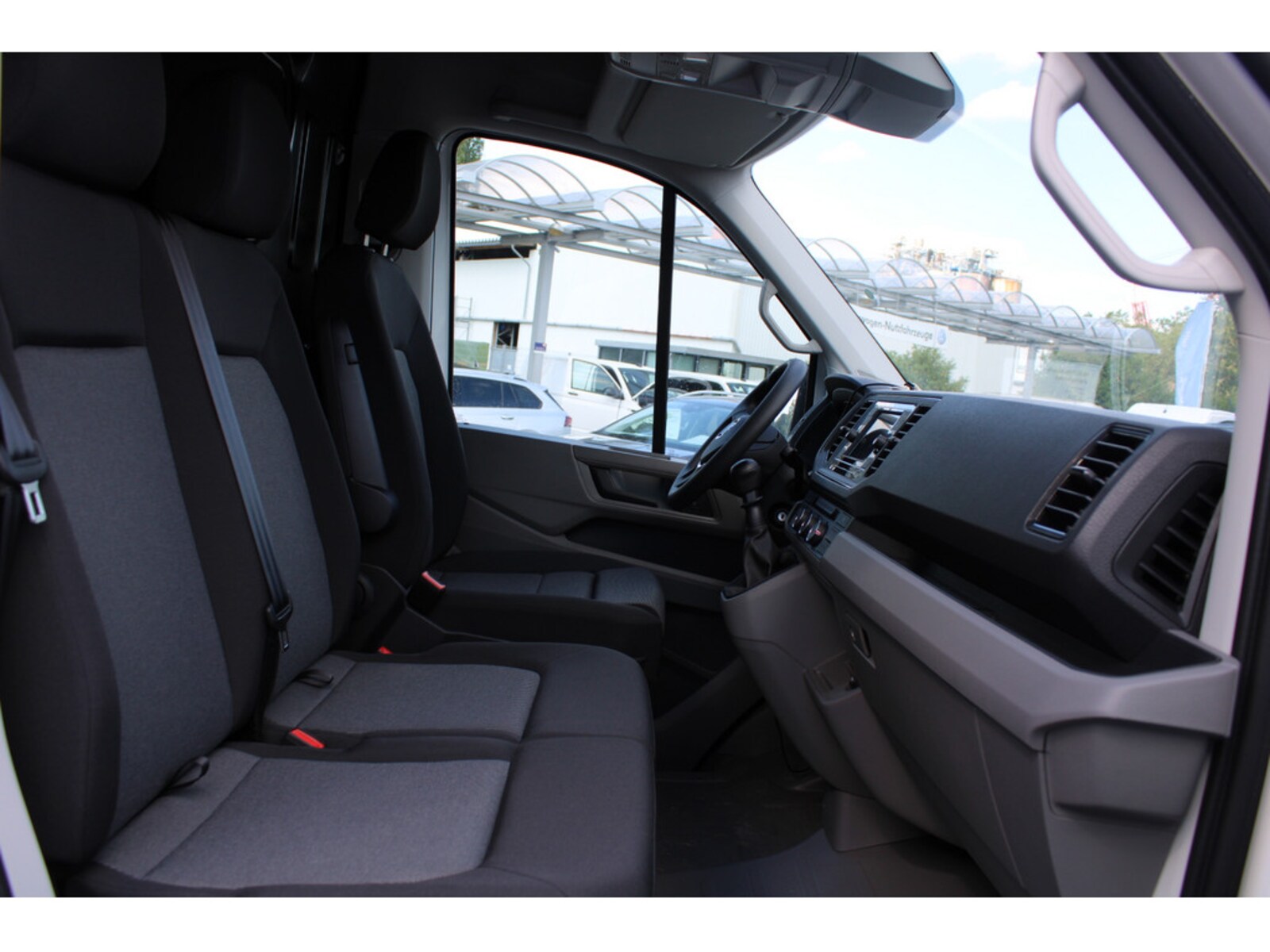 Volkswagen Crafter Kasten mittlerer Radstand – Bild 12