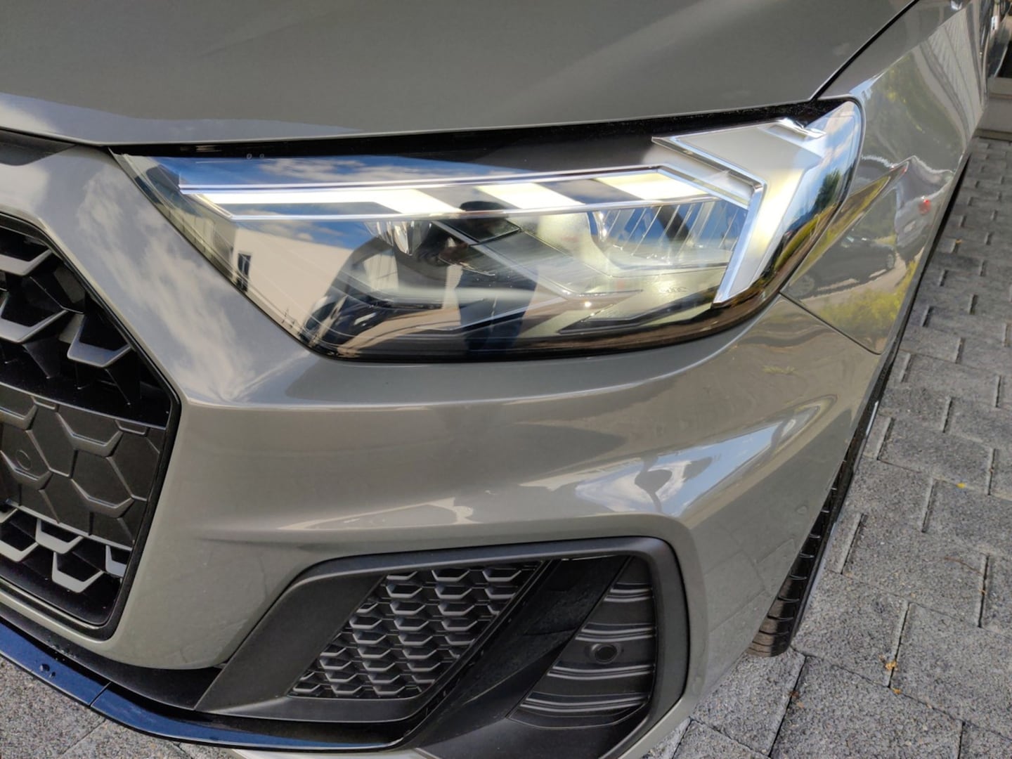 Bild über Audi A1 Sportback S line 30 TFSI S tronic - für weitere Informationen kontaktieren Sie den Audi Partner