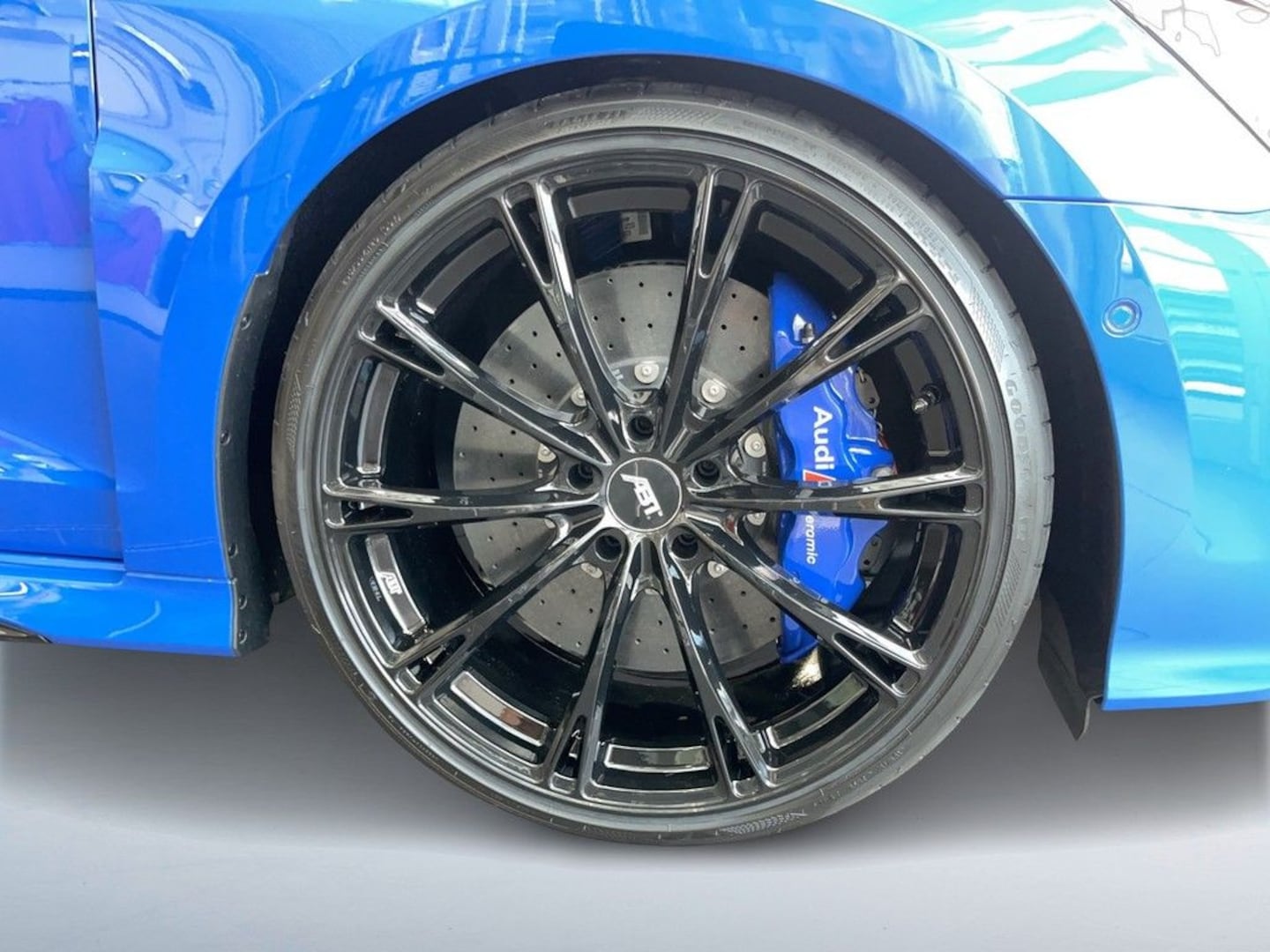 Bild über Audi RS 3 Sportback TFSI quattro S tronic - für weitere Informationen kontaktieren Sie den Audi Partner