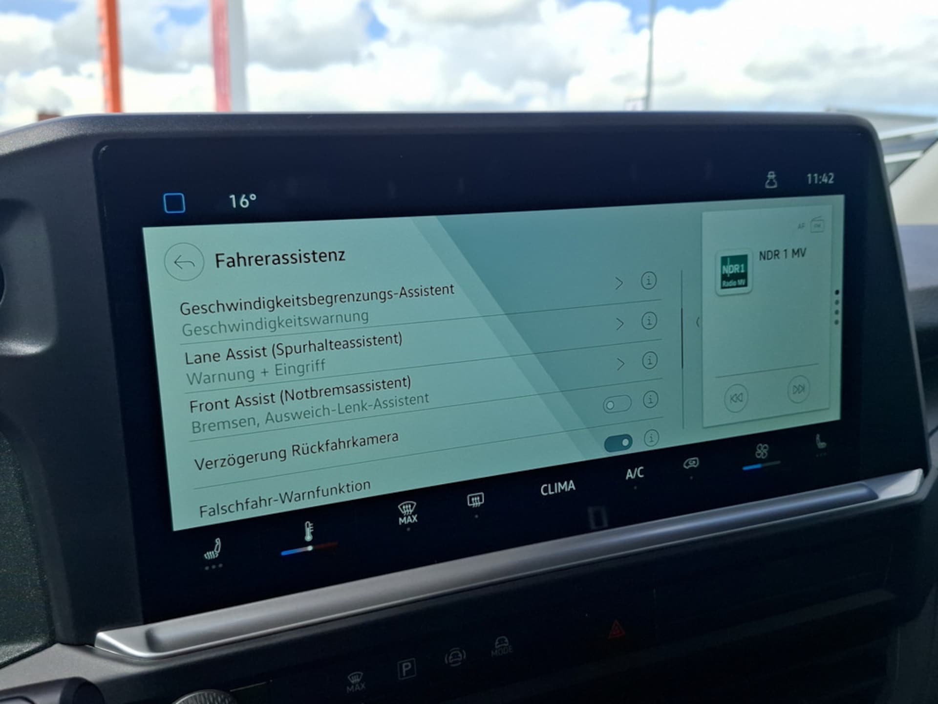 Volkswagen Transporter Kombi langer Radstand