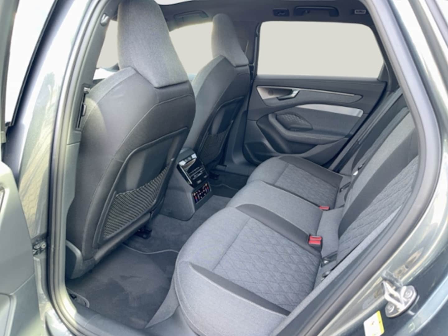 Bild über Audi A6 Avant edition one TDI quattro 150 kWS tronic - für weitere Informationen kontaktieren Sie den Audi Partner