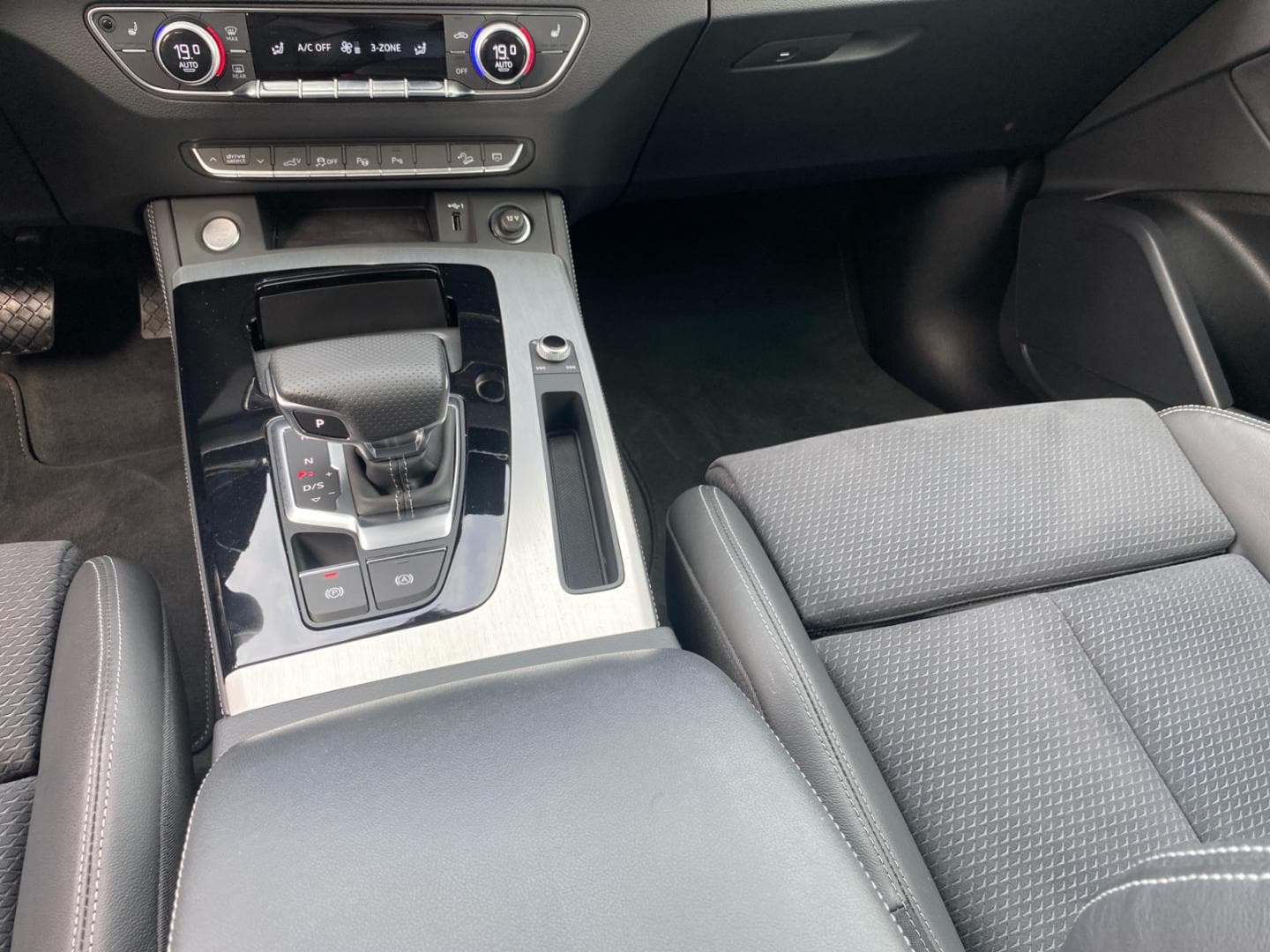 Bild über Audi Q5 TFSI e S line 50 TFSI e quattro S tronic - für weitere Informationen kontaktieren Sie den Audi Partner
