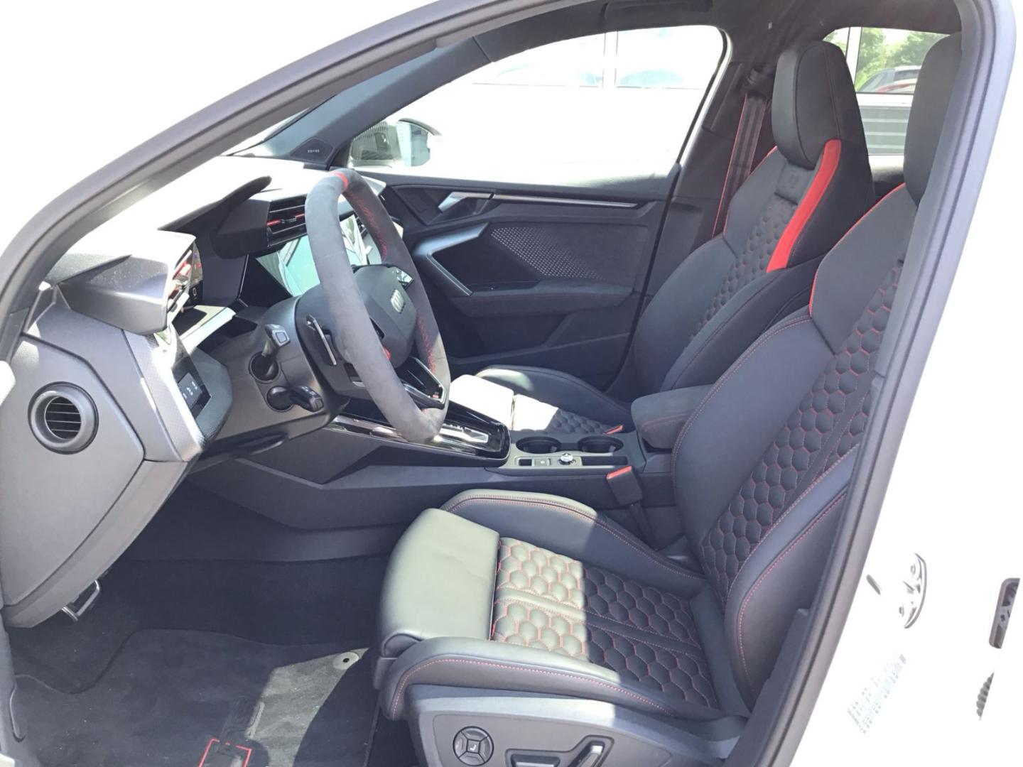 Image about Audi RS 3 Limousine TFSI quattro S tronic