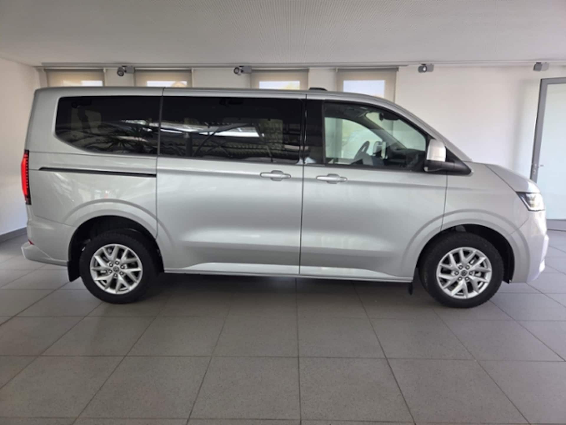 Volkswagen Caravelle Style