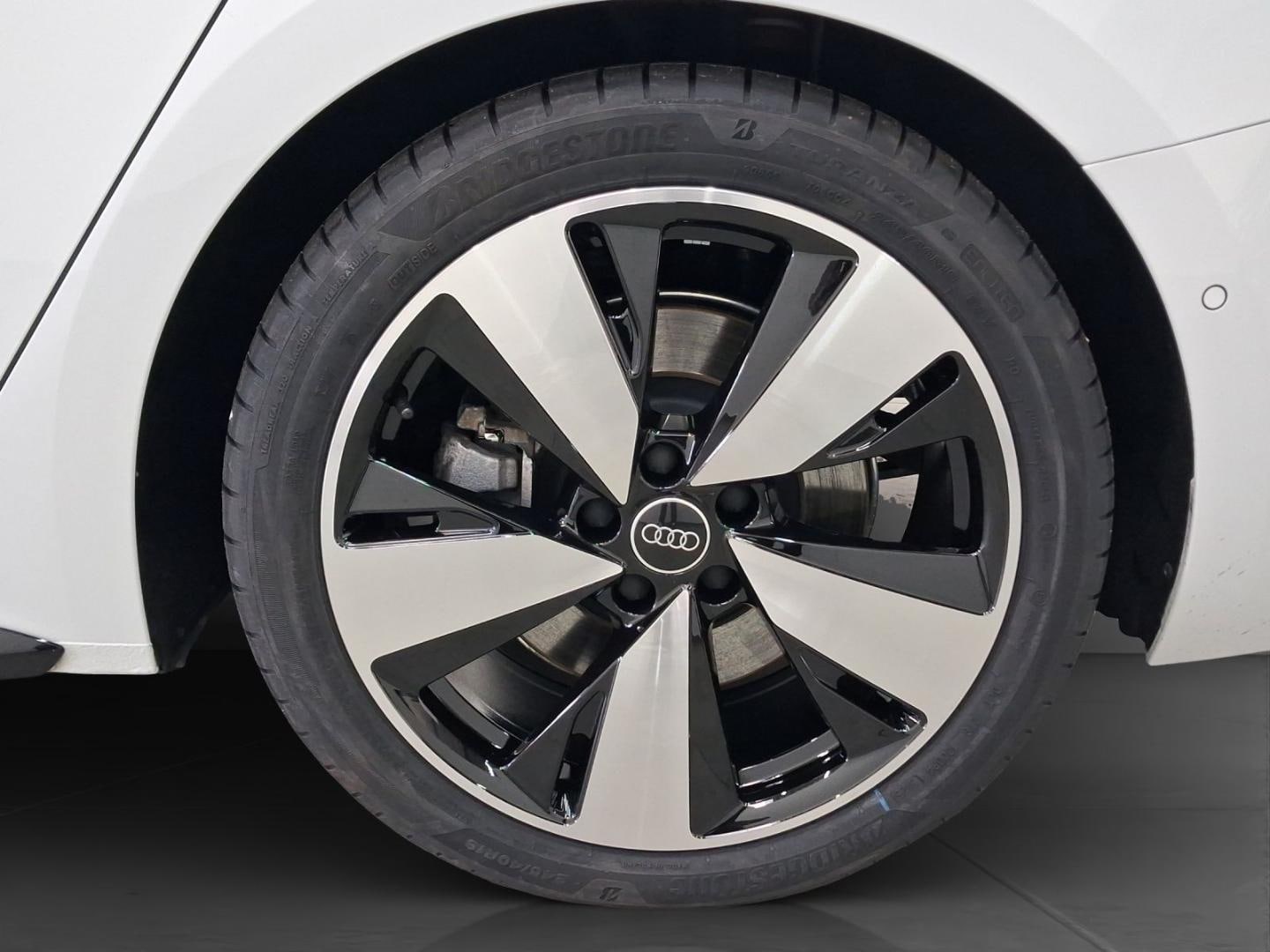 Bild über Audi A5 Avant e-hybrid e-hybrid quattro 220 kW S tronic - für weitere Informationen kontaktieren Sie den Audi Partner