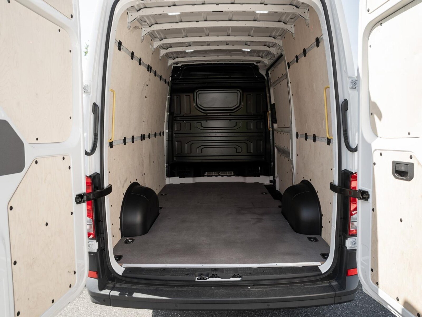 Volkswagen Crafter Kasten mittlerer Radstand – Bild 25