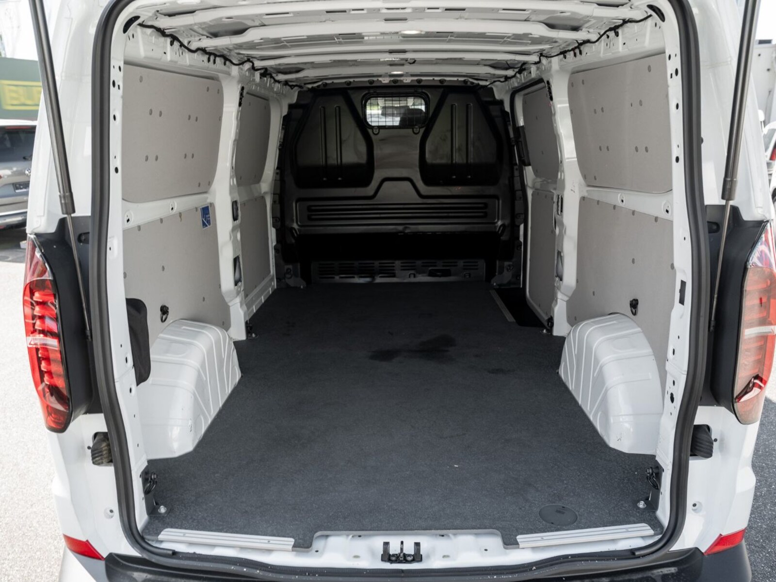 Volkswagen Transporter Kasten kurzer Radstand – Bild 24