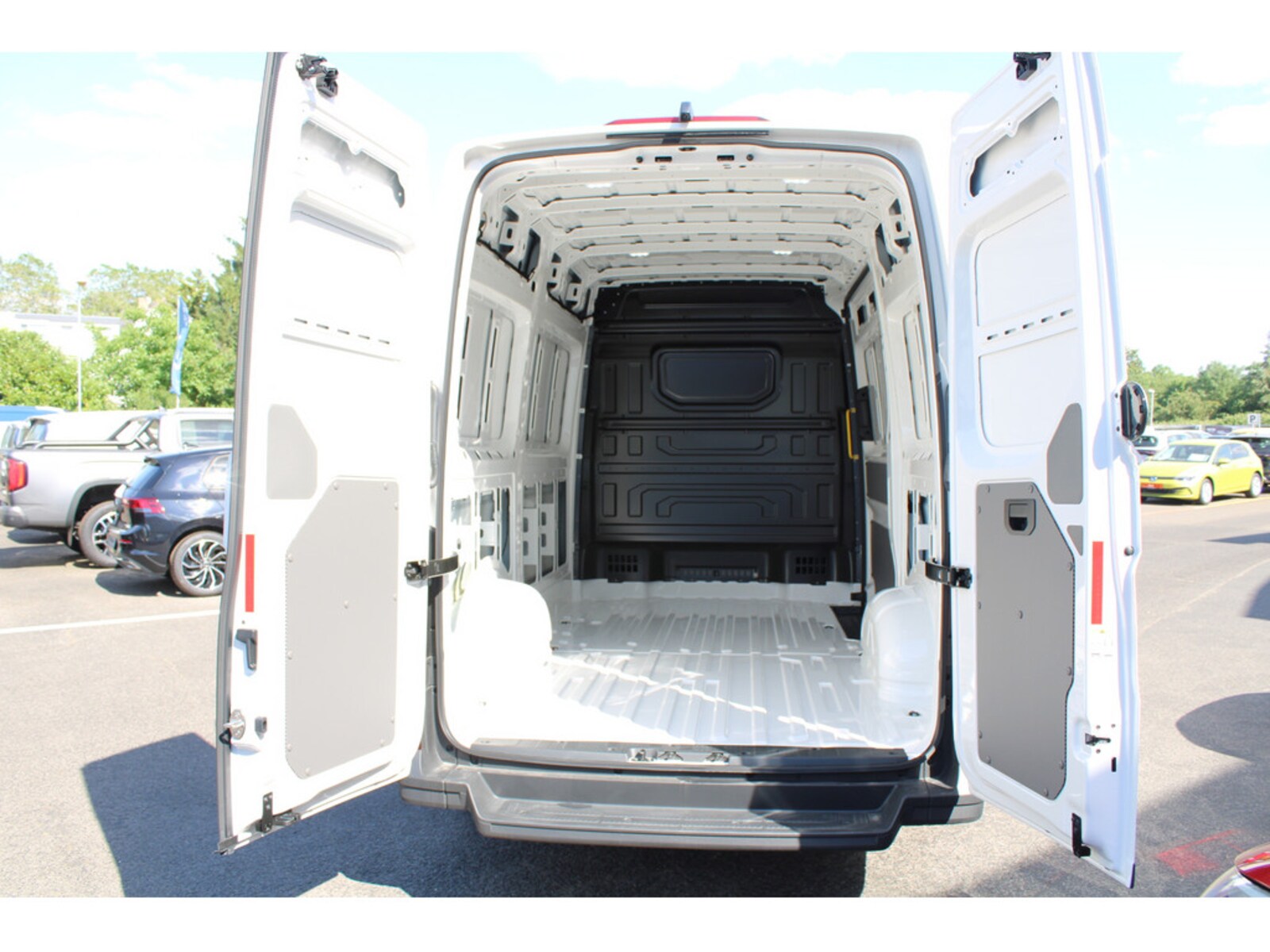 Volkswagen Crafter Kasten mittlerer Radstand – Bild 19