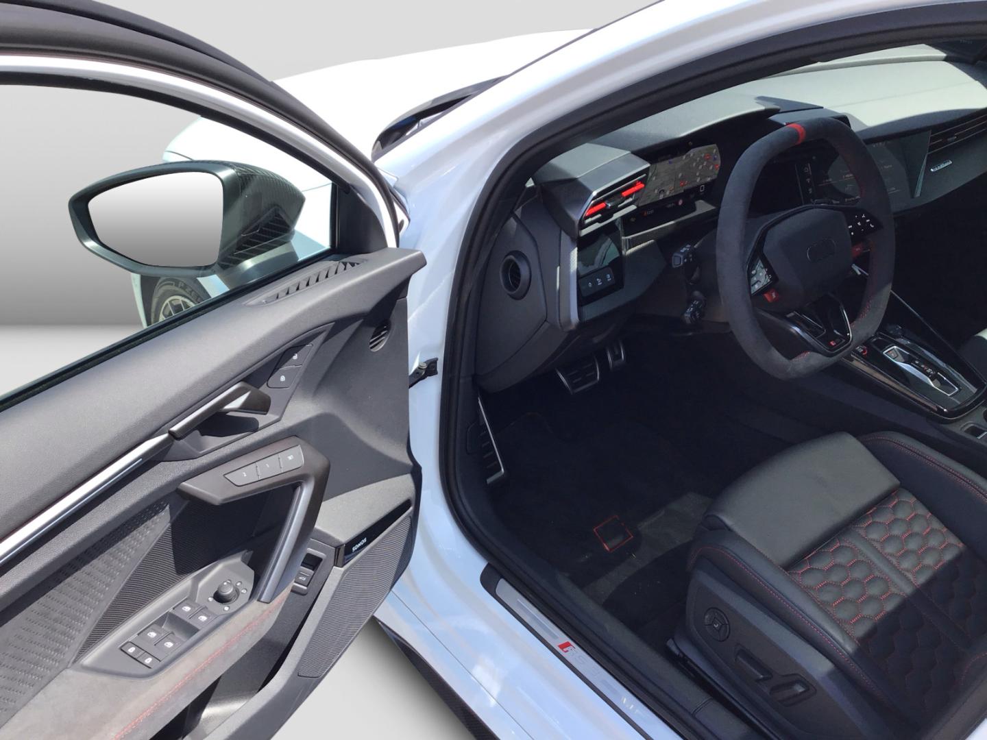 Image about Audi RS 3 Limousine TFSI quattro S tronic