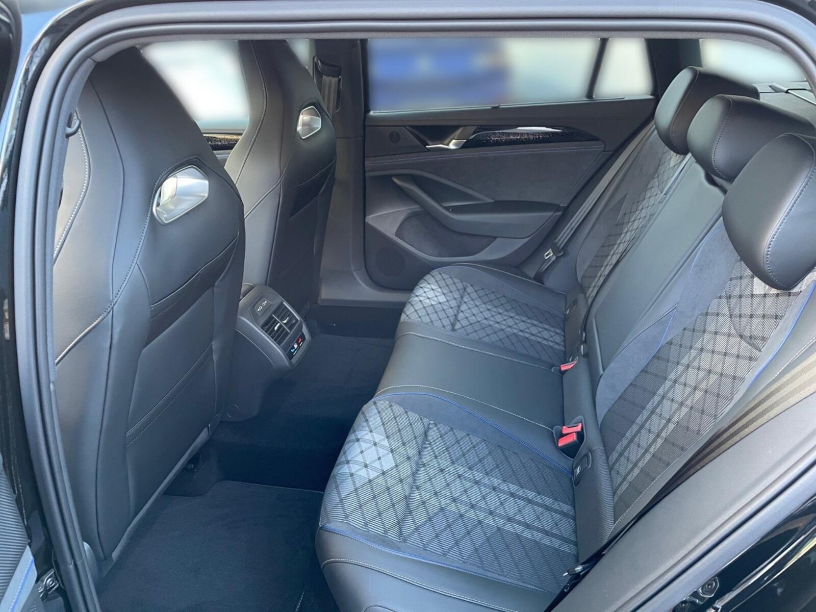 Volkswagen Passat – Bild 13