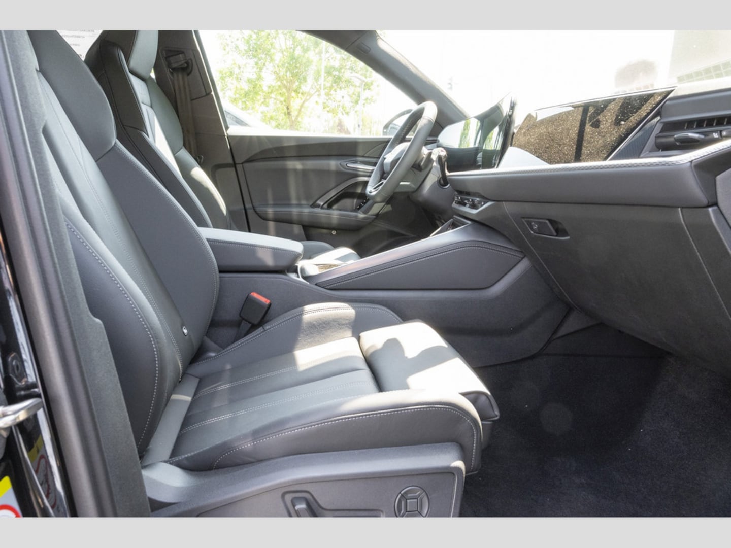 Bild über Audi Q5 SUV TDI quattro 220 kW S tronic - für weitere Informationen kontaktieren Sie den Audi Partner