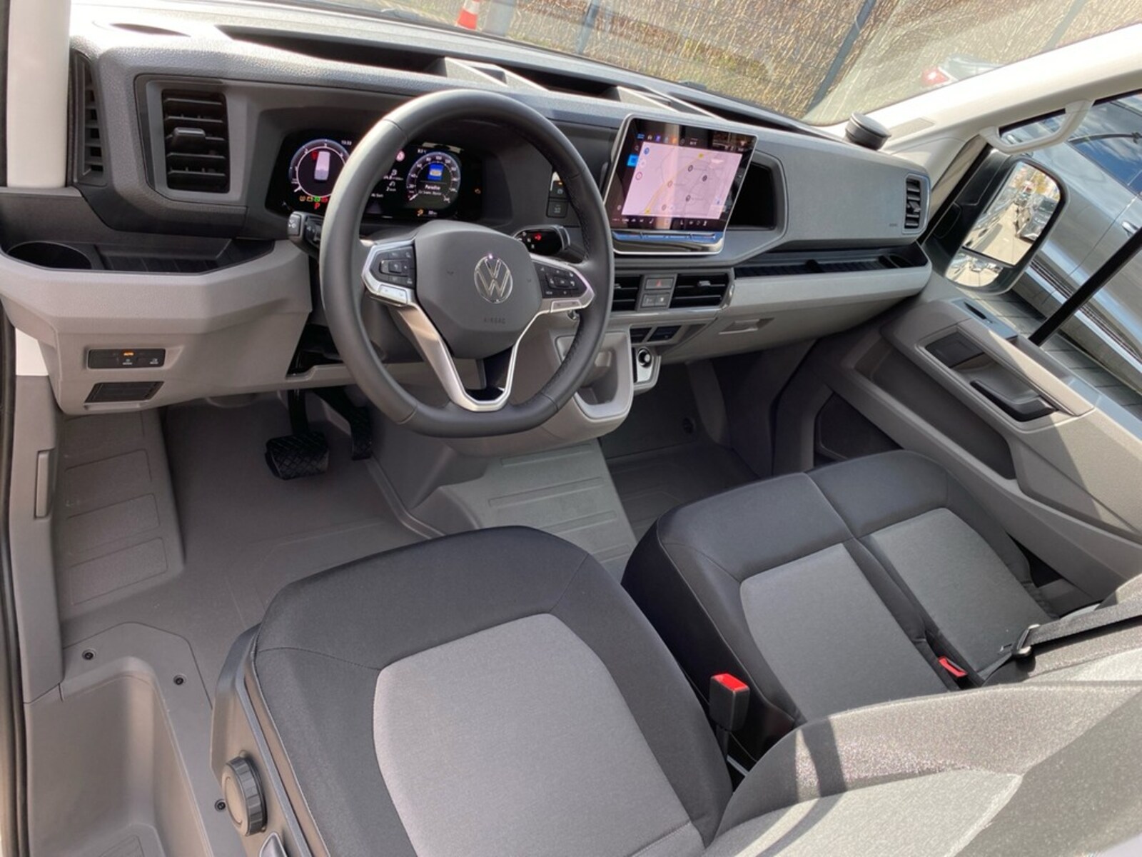 Volkswagen Crafter Kasten mittlerer Radstand – Bild 3