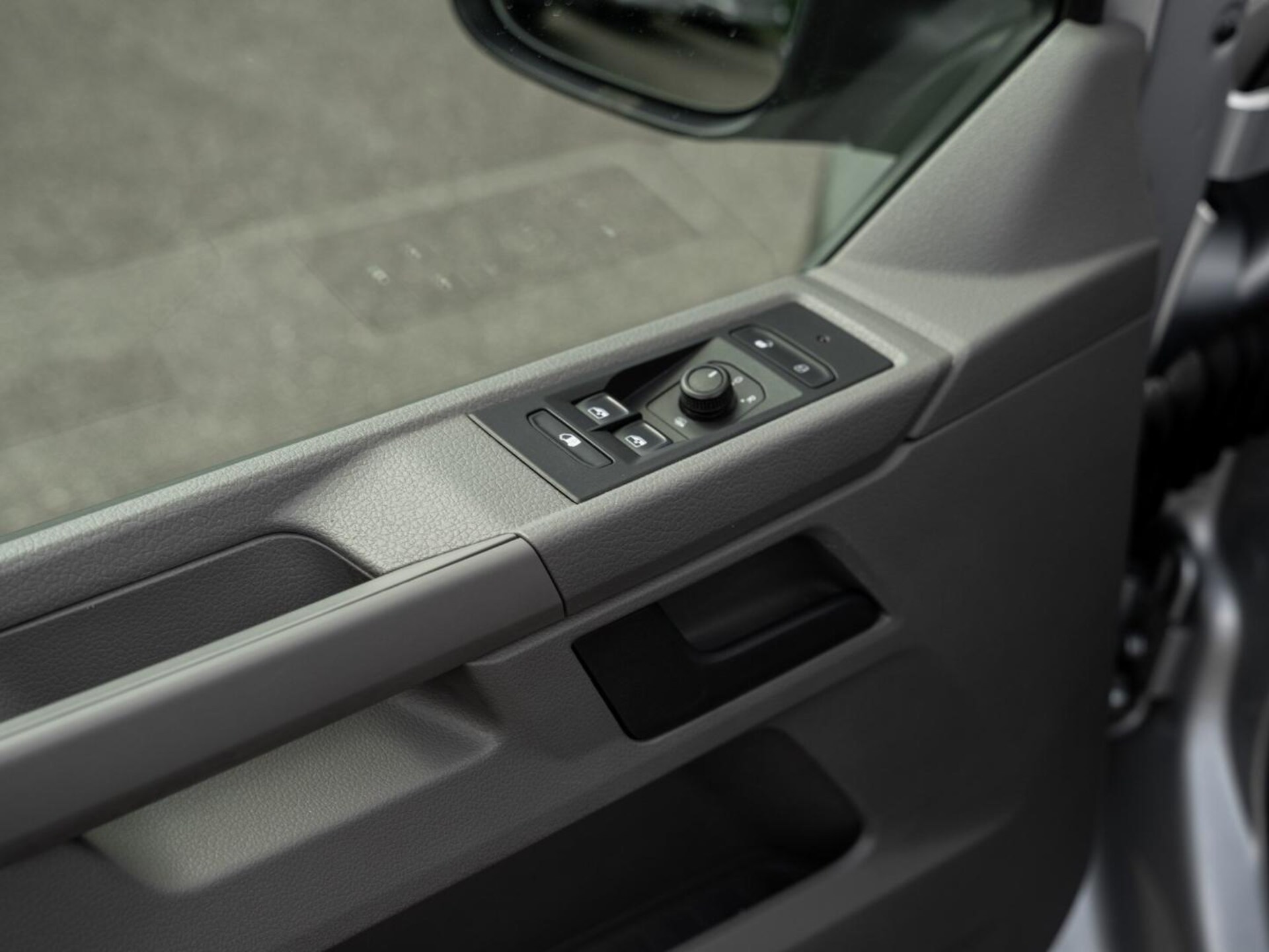 Volkswagen T6.1 Transporter Kasten langer Radstand