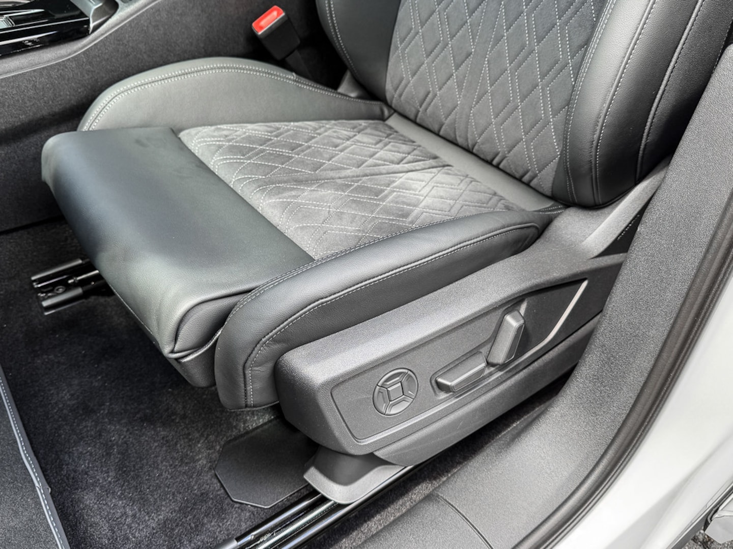 Bild über Audi Q5 Sportback e-hybrid e-hybrid quattro 270 kW S tronic - für weitere Informationen kontaktieren Sie den Audi Partner