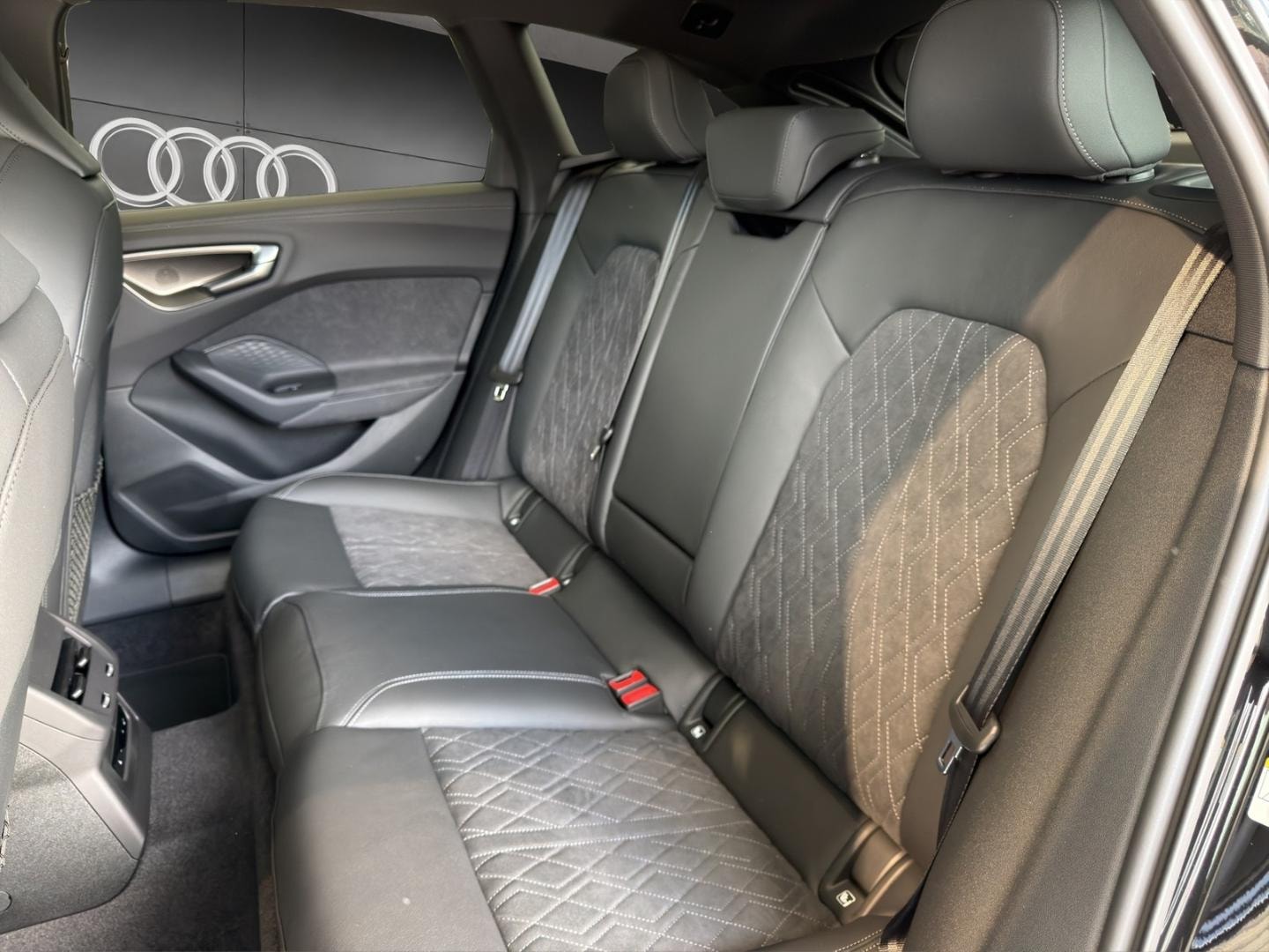 Bild über Audi A5 Avant e-hybrid e-hybrid quattro 270 kW S tronic - für weitere Informationen kontaktieren Sie den Audi Partner