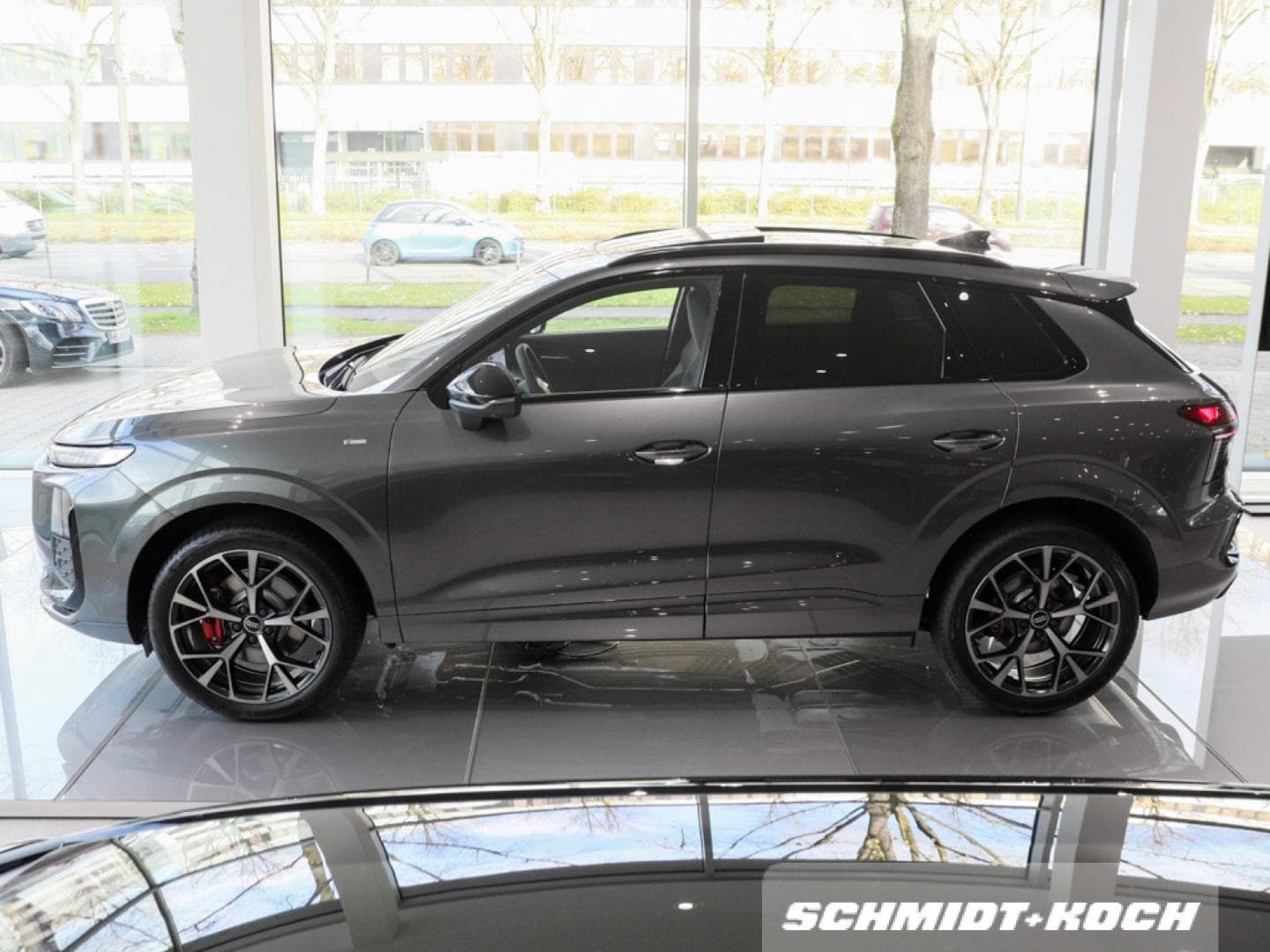 Bild über Audi Q3 SUV TFSI quattro 195 kW S tronic - für weitere Informationen kontaktieren Sie den Audi Partner