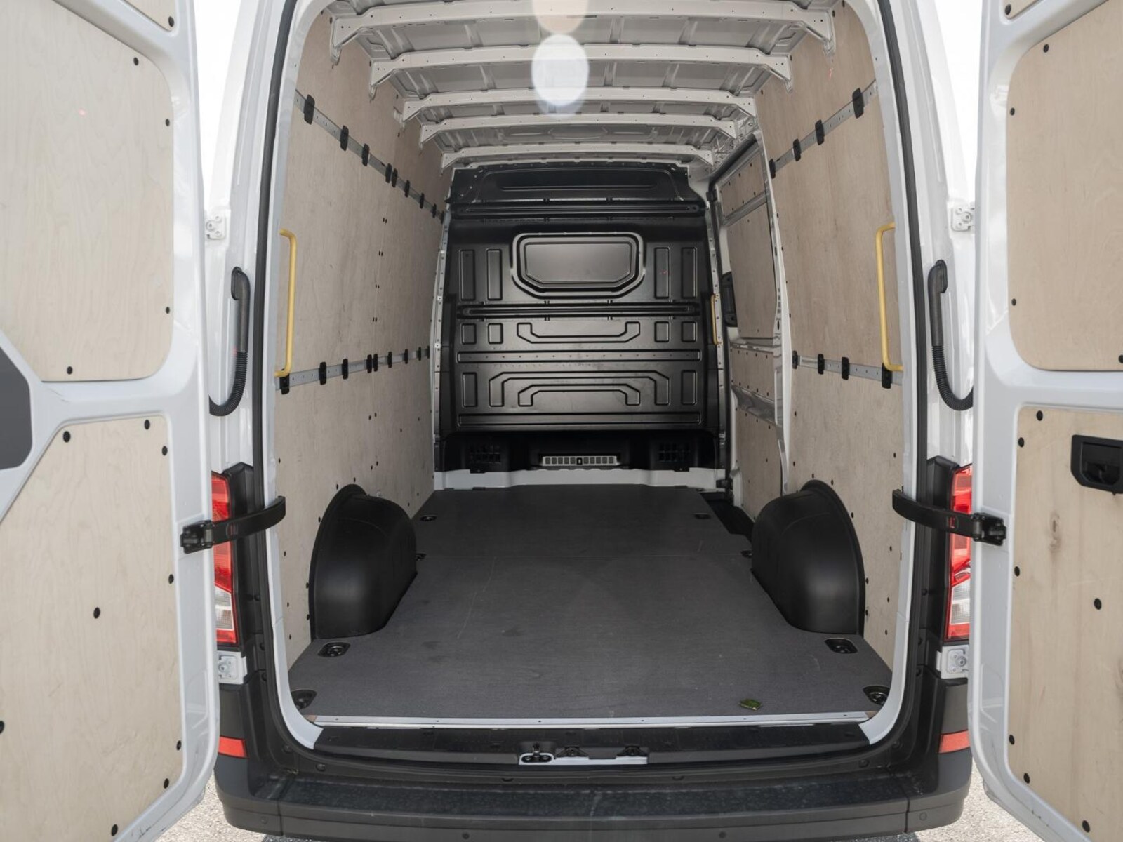 Volkswagen Crafter Kasten mittlerer Radstand – Bild 26