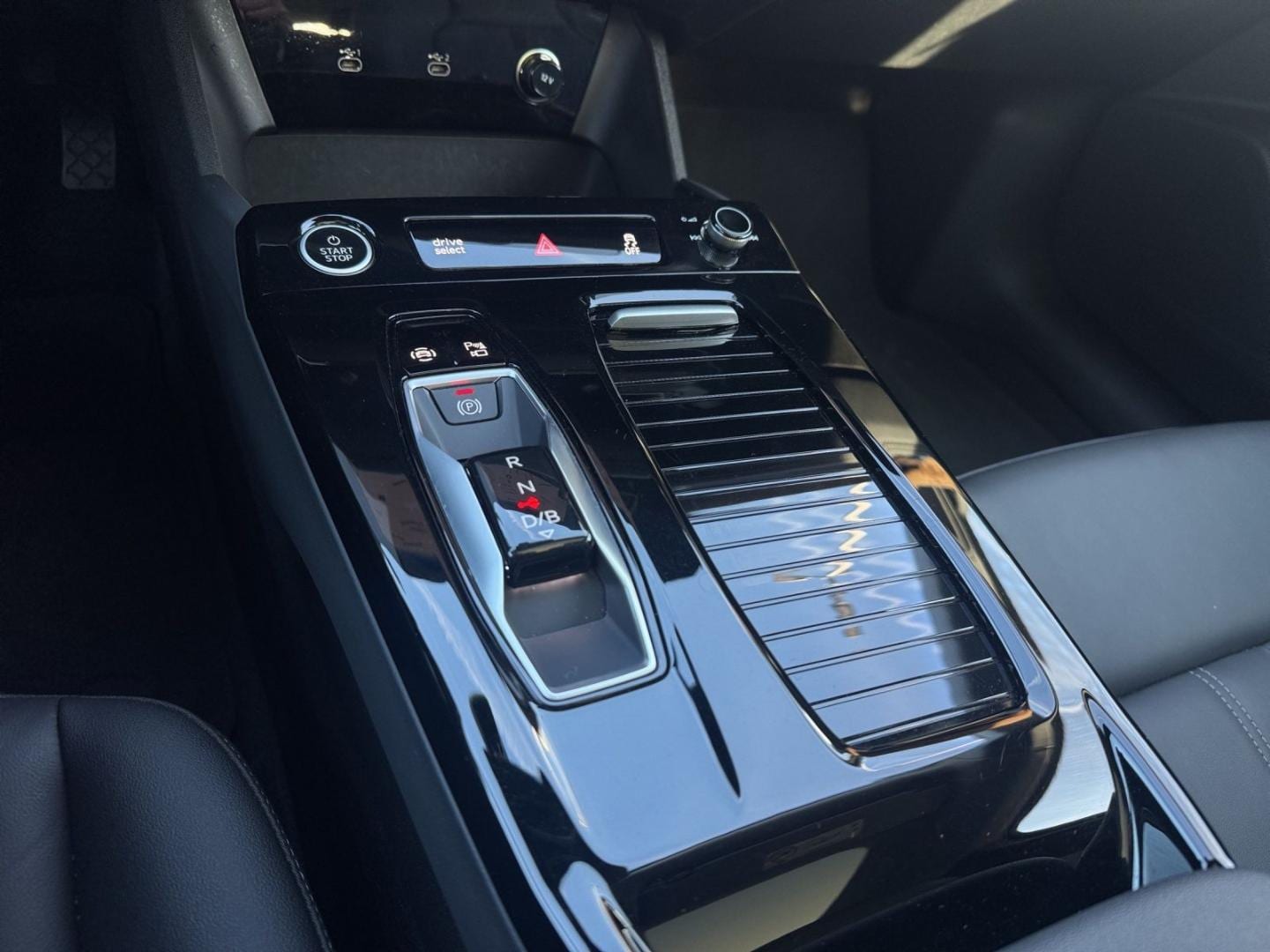 Bild über Audi A6 Avant e-tron e-tron performance - für weitere Informationen kontaktieren Sie den Audi Partner