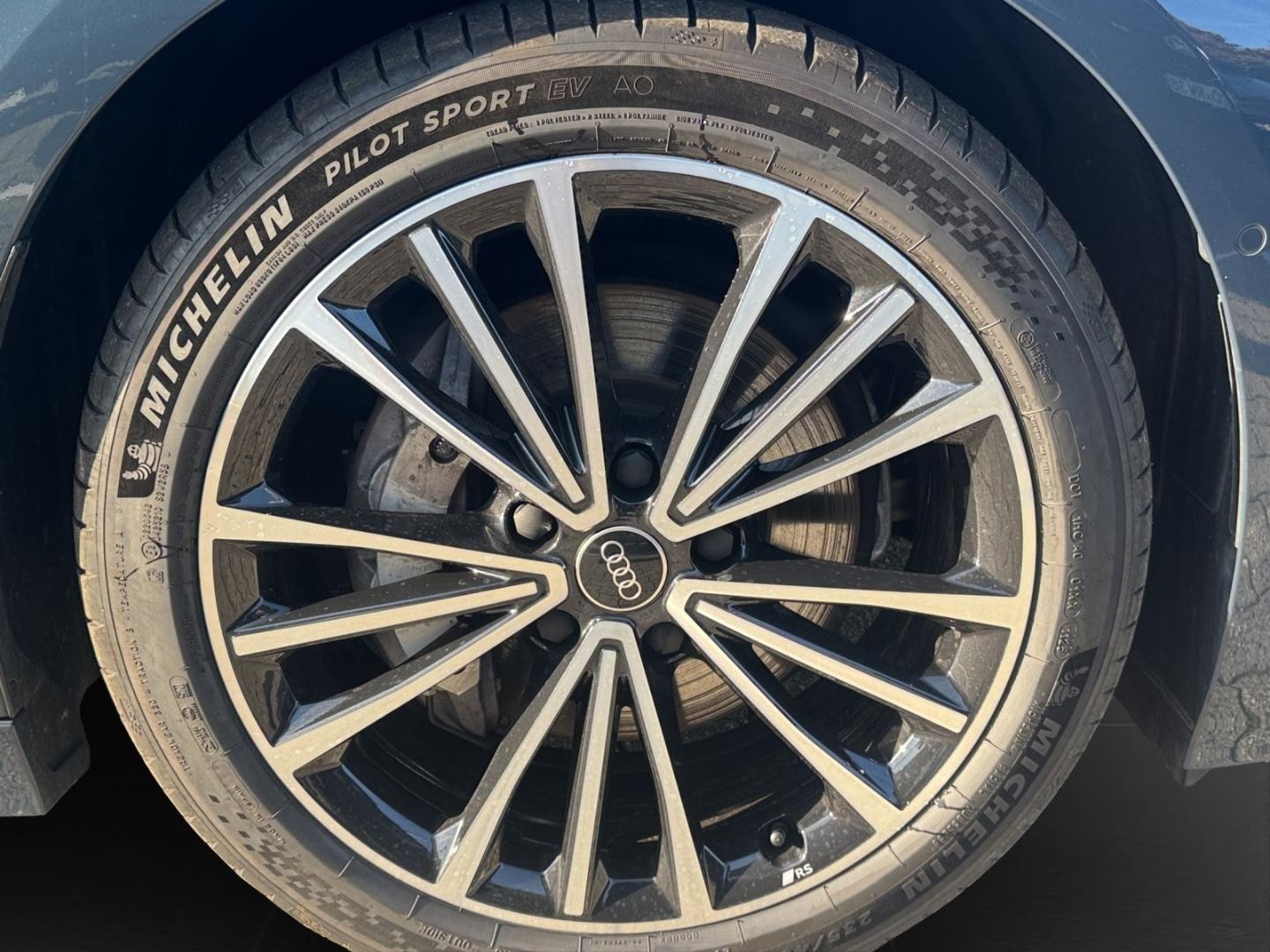 Bild über Audi A6 Avant e-tron e-tron performance - für weitere Informationen kontaktieren Sie den Audi Partner