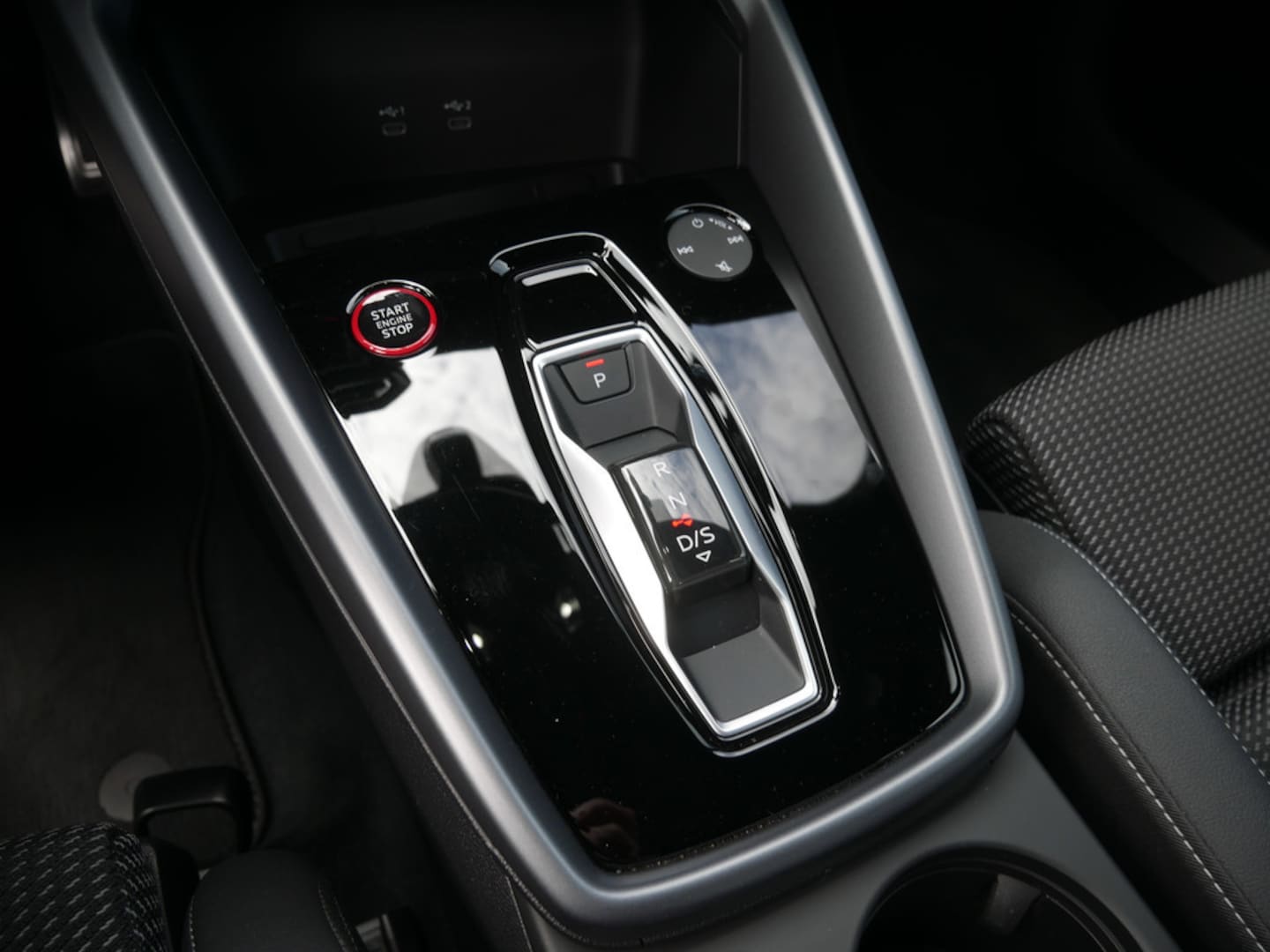 Bild über Audi S3 Sportback TFSI quattro S tronic - für weitere Informationen kontaktieren Sie den Audi Partner