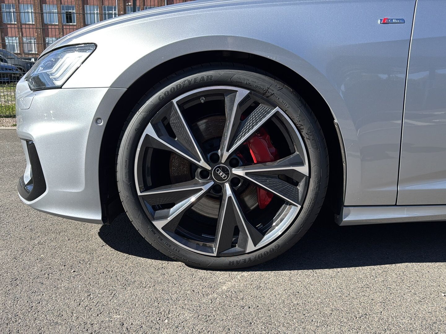 Bild über Audi A6 Avant TFSI e S line 55 TFSI e quattro S tronic - für weitere Informationen kontaktieren Sie den Audi Partner