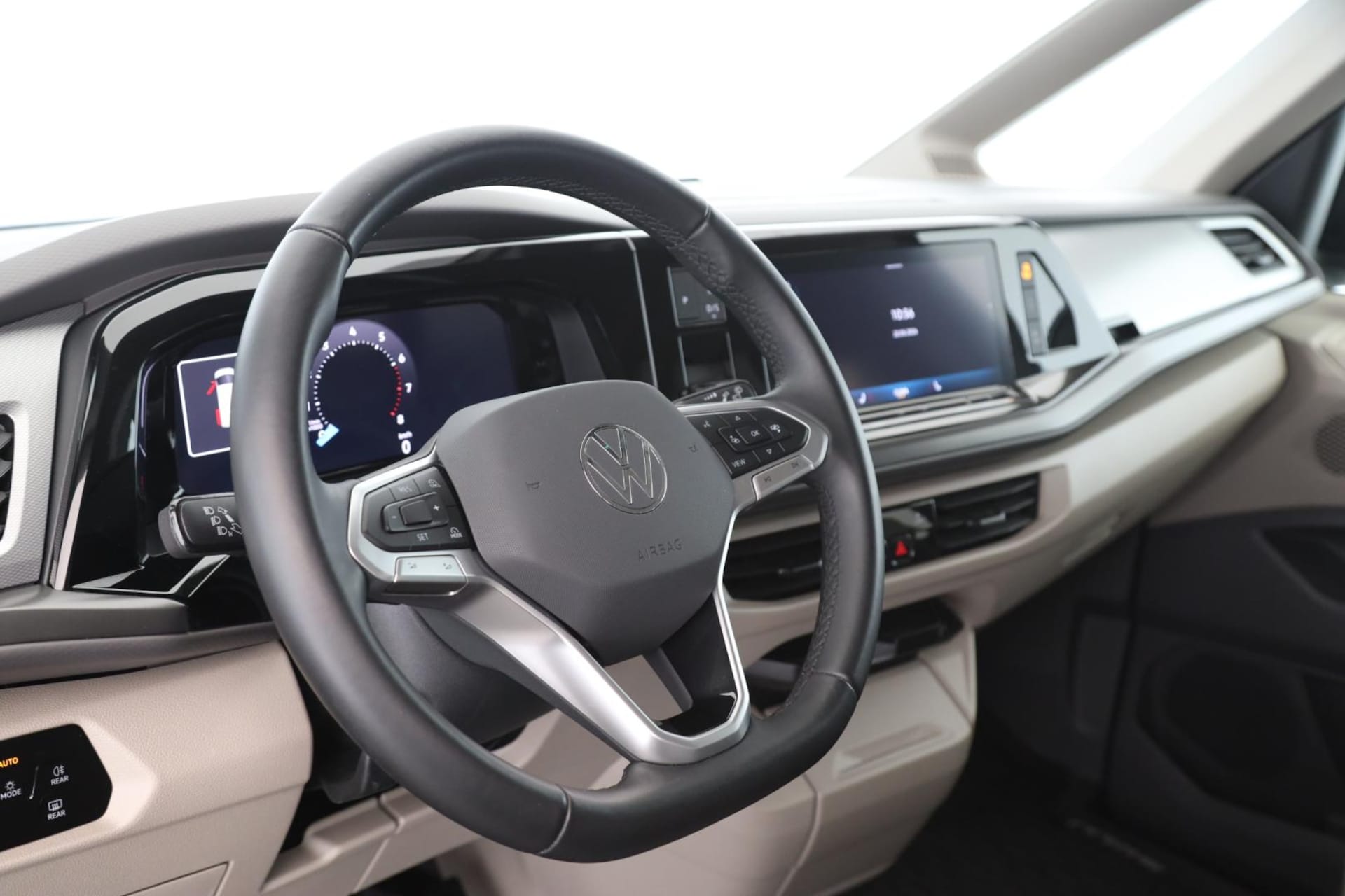 Volkswagen Multivan Langversion Basis-Modell