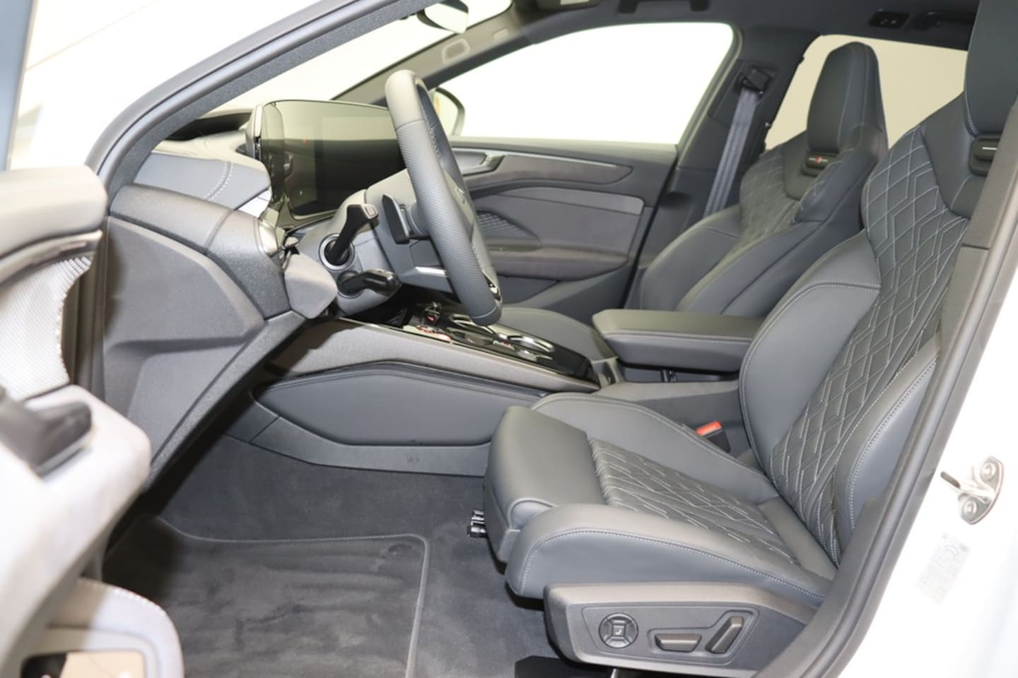 Bild über Audi A6 Avant e-hybrid edition one e-hybrid quattro 270 kW S tronic - für weitere Informationen kontaktieren Sie den Audi Partner