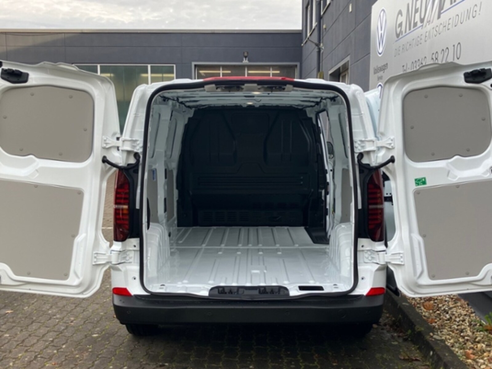 Volkswagen Transporter Kasten langer Radstand – Bild 10