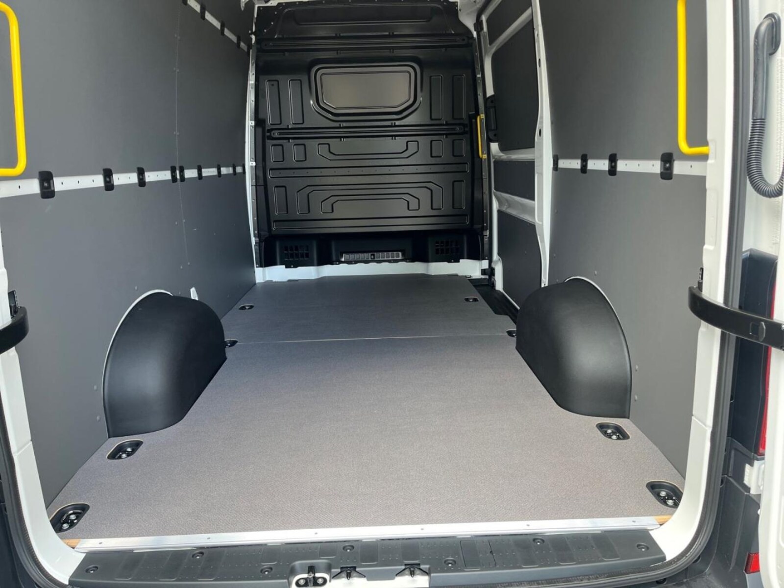 Volkswagen Crafter Kasten mittlerer Radstand – Bild 7