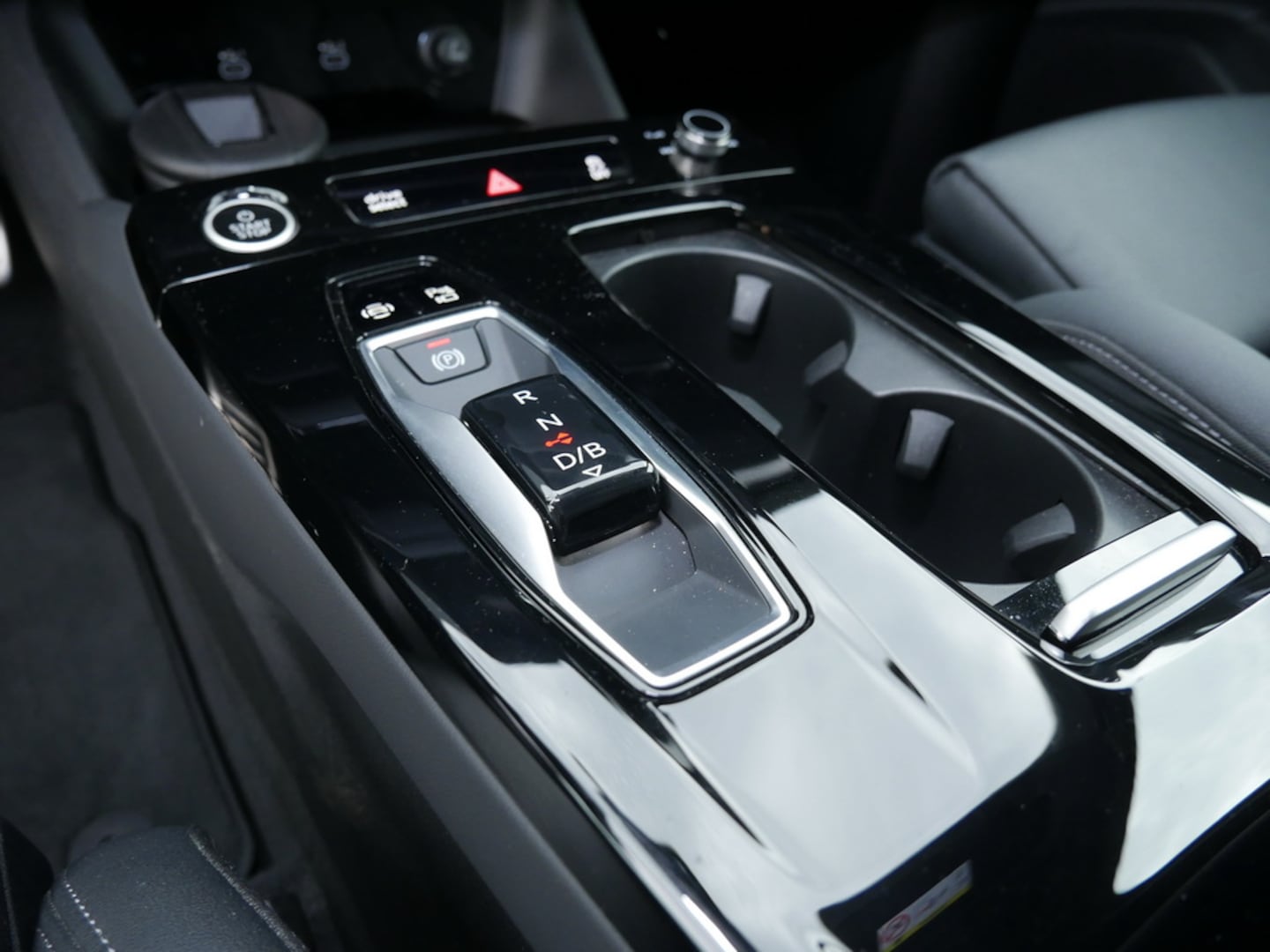 Bild über Audi Q6 SUV e-tron e-tron performance - für weitere Informationen kontaktieren Sie den Audi Partner