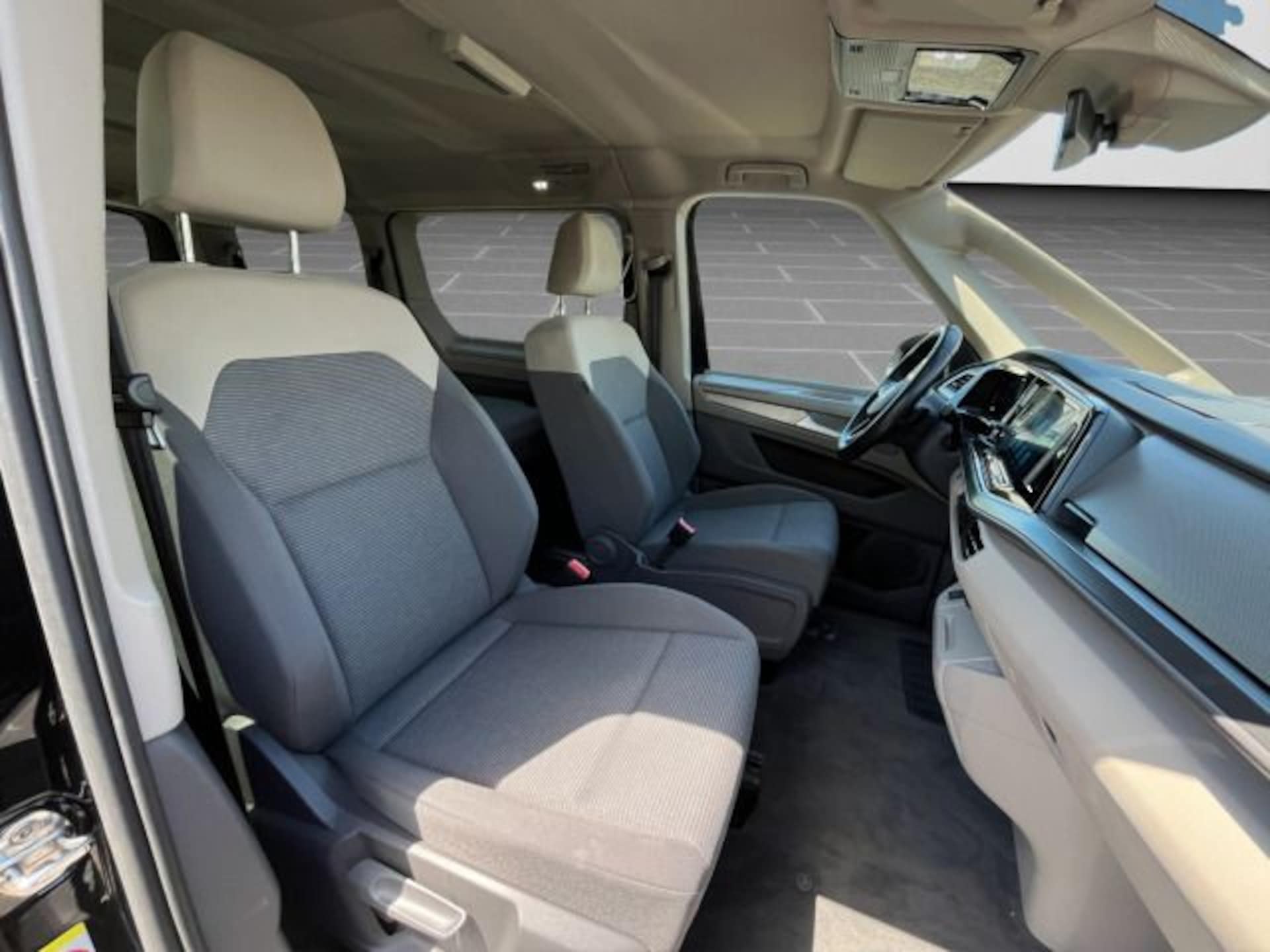 Volkswagen Multivan Langversion Basis-Modell