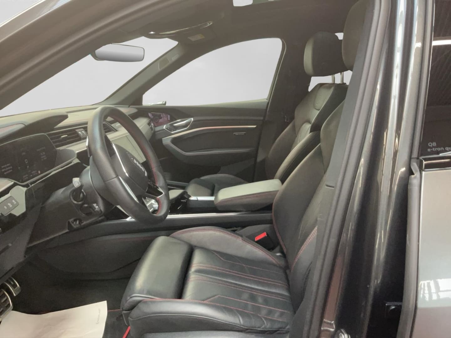 Bild über Audi Q8 e-tron S line 55 e-tron quattro - für weitere Informationen kontaktieren Sie den Audi Partner