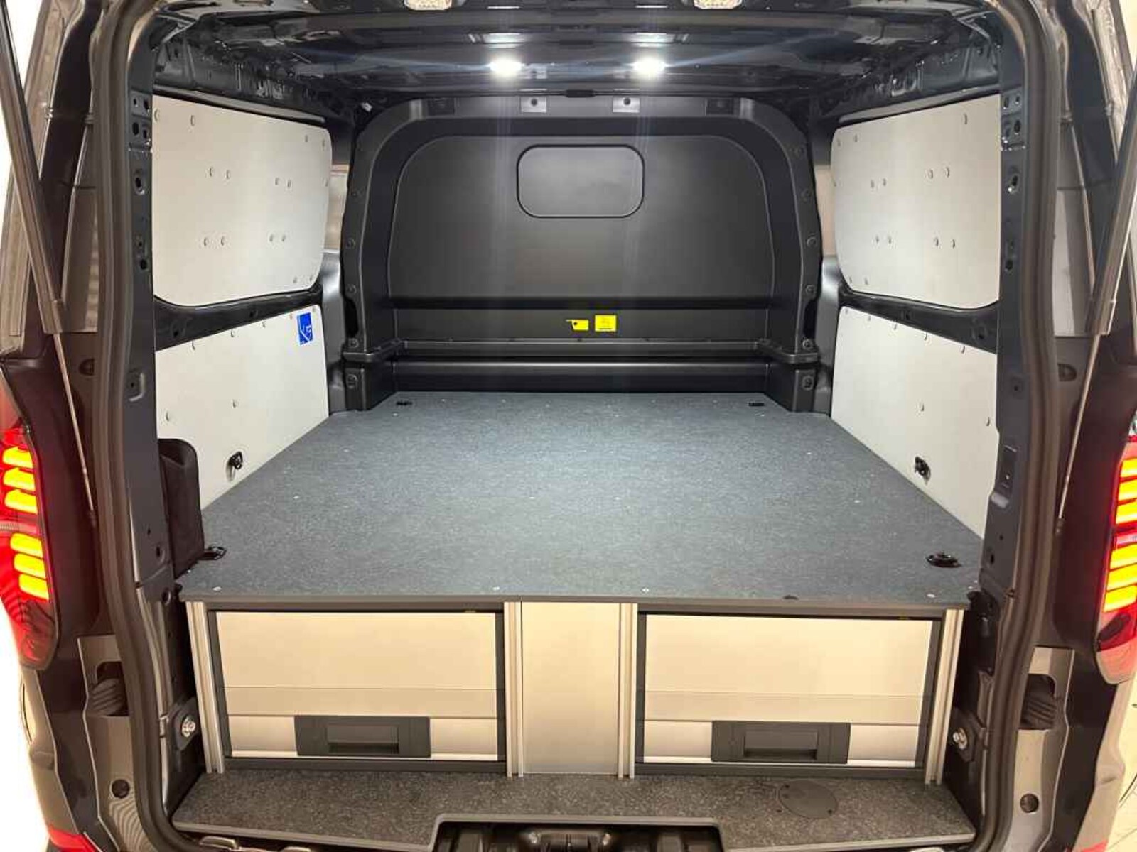 Volkswagen Transporter Pritschenwagen Doppelkabine – Bild 9