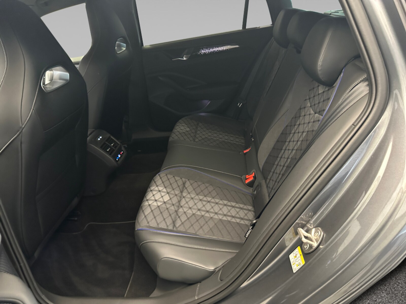 Volkswagen Passat – Bild 12