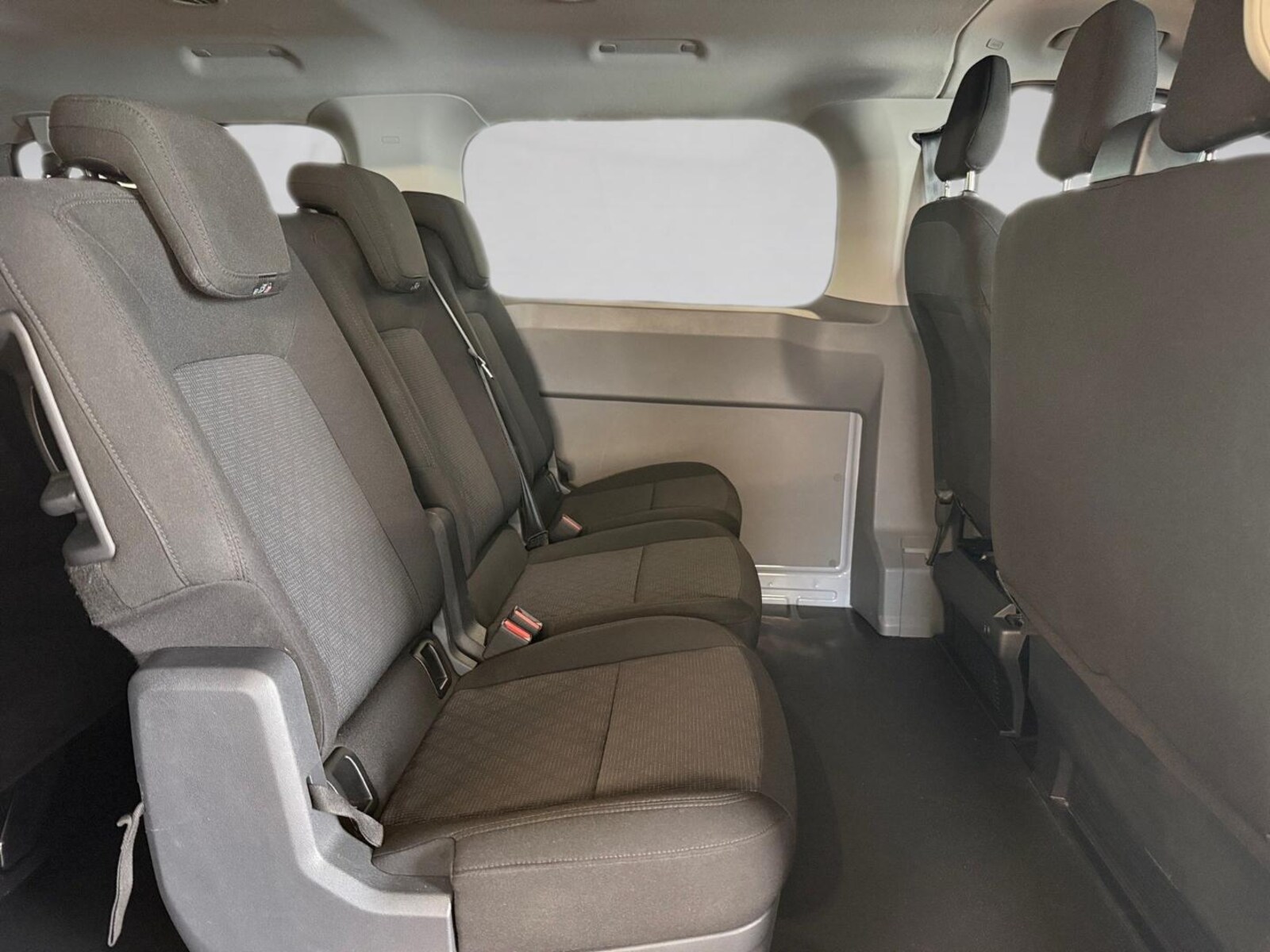 Volkswagen Transporter Kombi kurzer Radstand – Bild 11