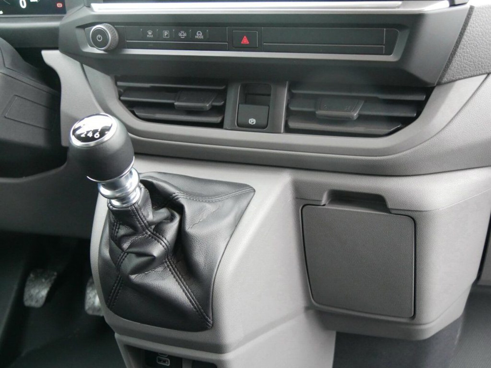 Volkswagen Transporter Kasten kurzer Radstand – Bild 10