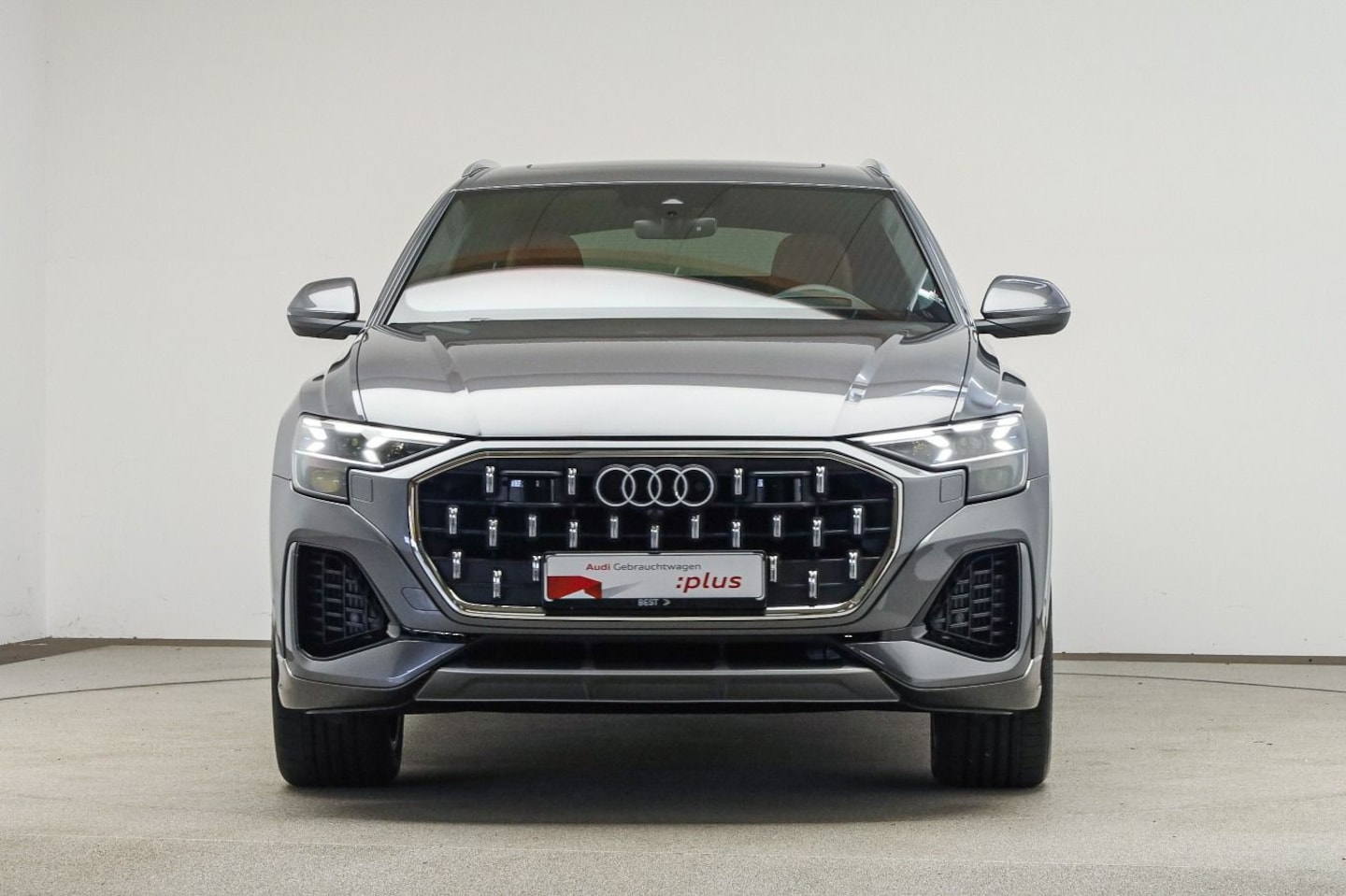 Bild über Audi Q8 SUV TFSI quattro 250 kW tiptronic - für weitere Informationen kontaktieren Sie den Audi Partner