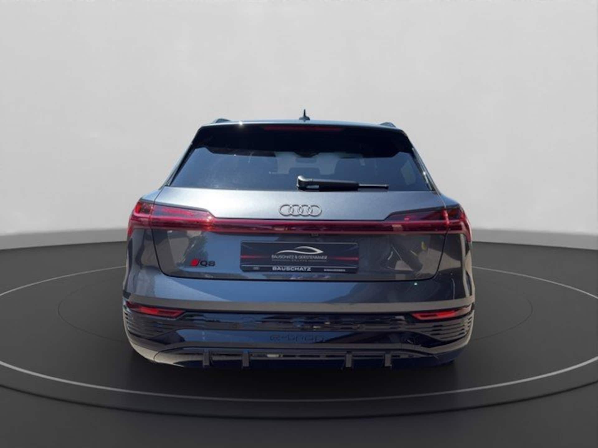 Audi Q8 e-tron S line