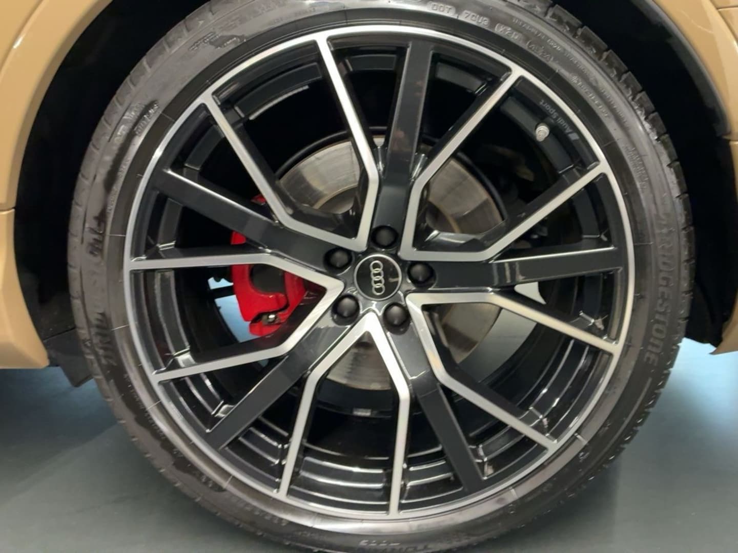 Bild über Audi SQ7 SUV TFSI quattro tiptronic - für weitere Informationen kontaktieren Sie den Audi Partner