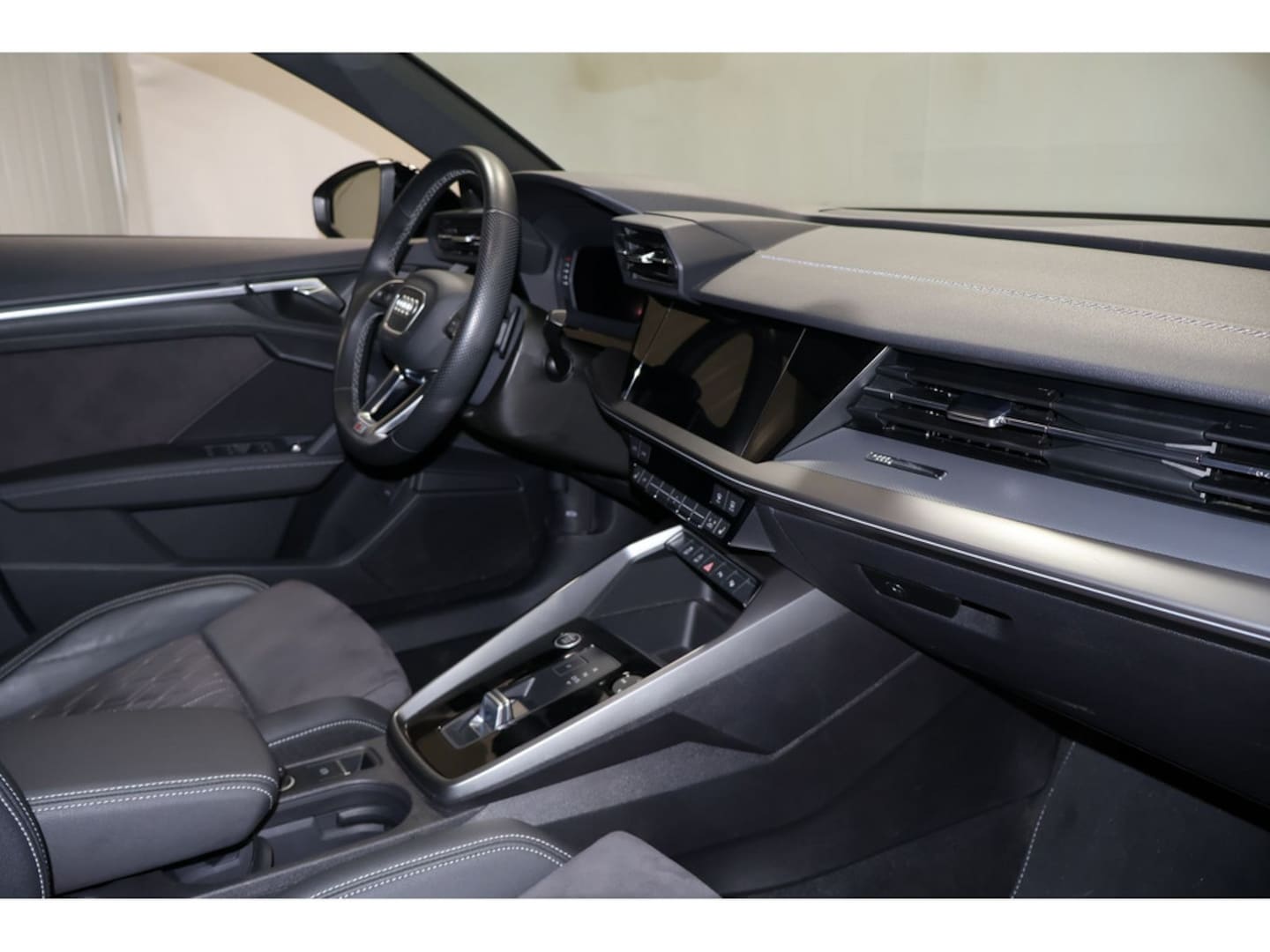 Bild über Audi A3 Sportback S line 30 TFSI S tronic - für weitere Informationen kontaktieren Sie den Audi Partner