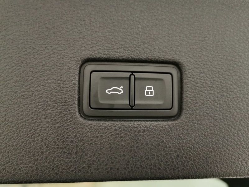 Immagine di Audi Q8 Sport 55 TFSI quattro 250 kW (340 CV) tiptronic - Vista: for more details contact your dealer