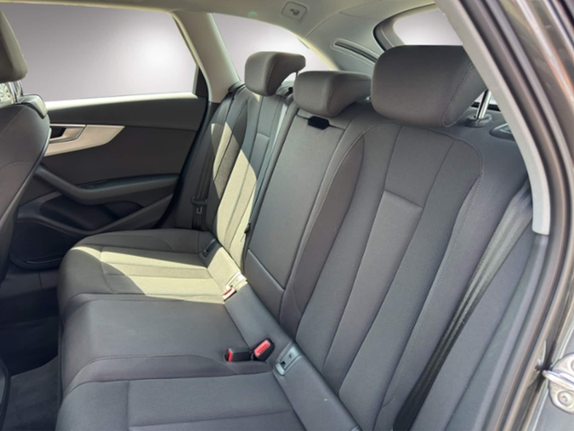 Audi A4 Avant S line