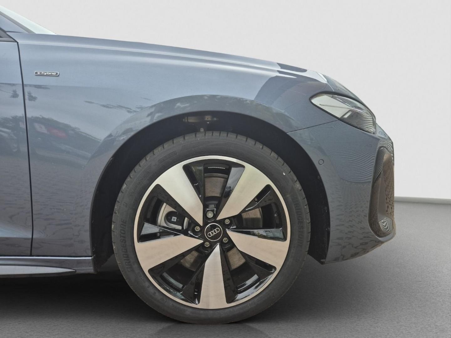 Bild über Audi A5 Avant e-hybrid e-hybrid quattro 220 kW S tronic - für weitere Informationen kontaktieren Sie den Audi Partner