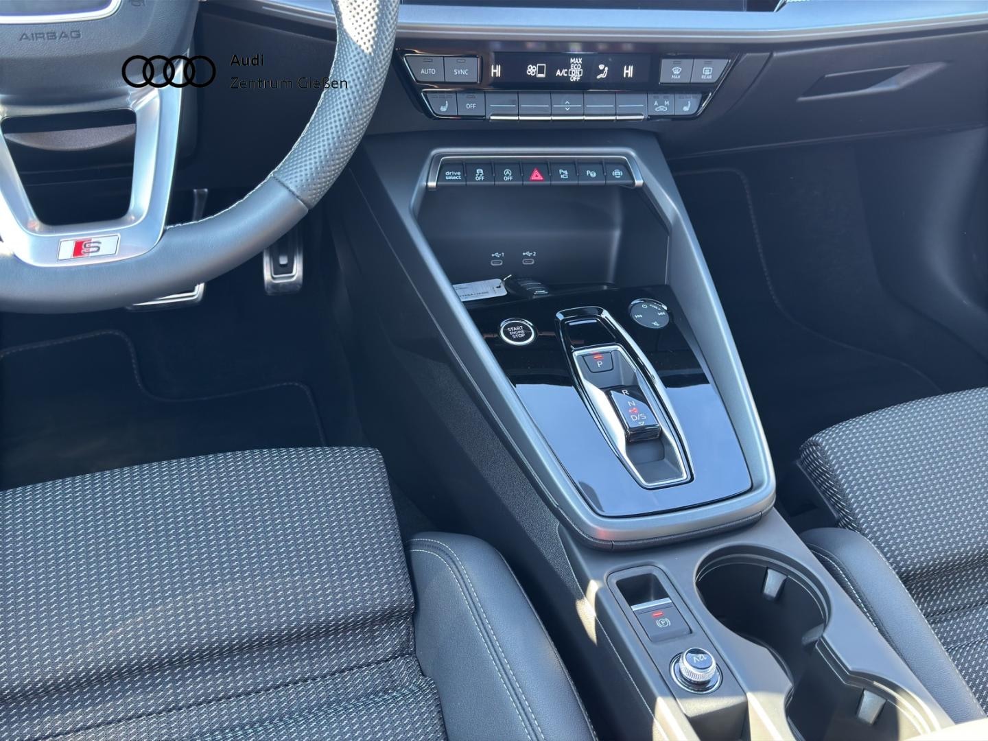Bild über Audi A3 Sportback S line 35 TDI S tronic - für weitere Informationen kontaktieren Sie den Audi Partner