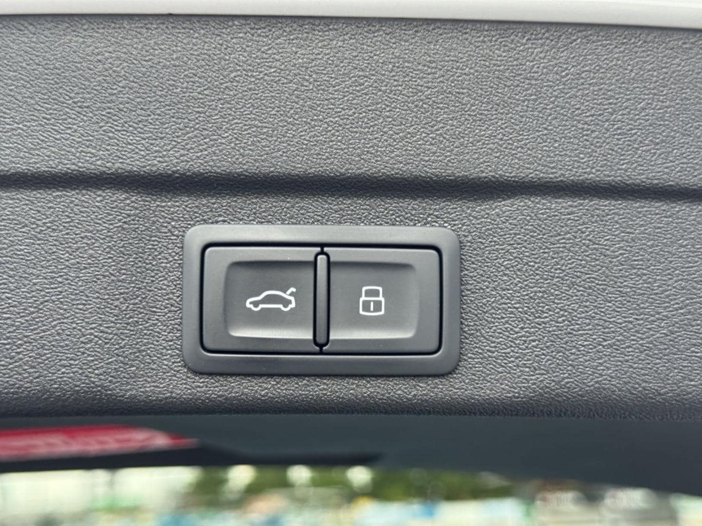 Bild über Audi A6 Avant TDI 150 kW S tronic - für weitere Informationen kontaktieren Sie den Audi Partner